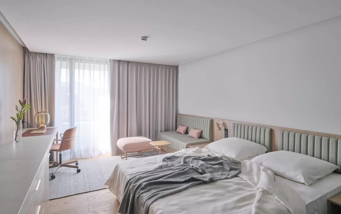 Bedroom, Bed in Swissôtel Kursaal Bern