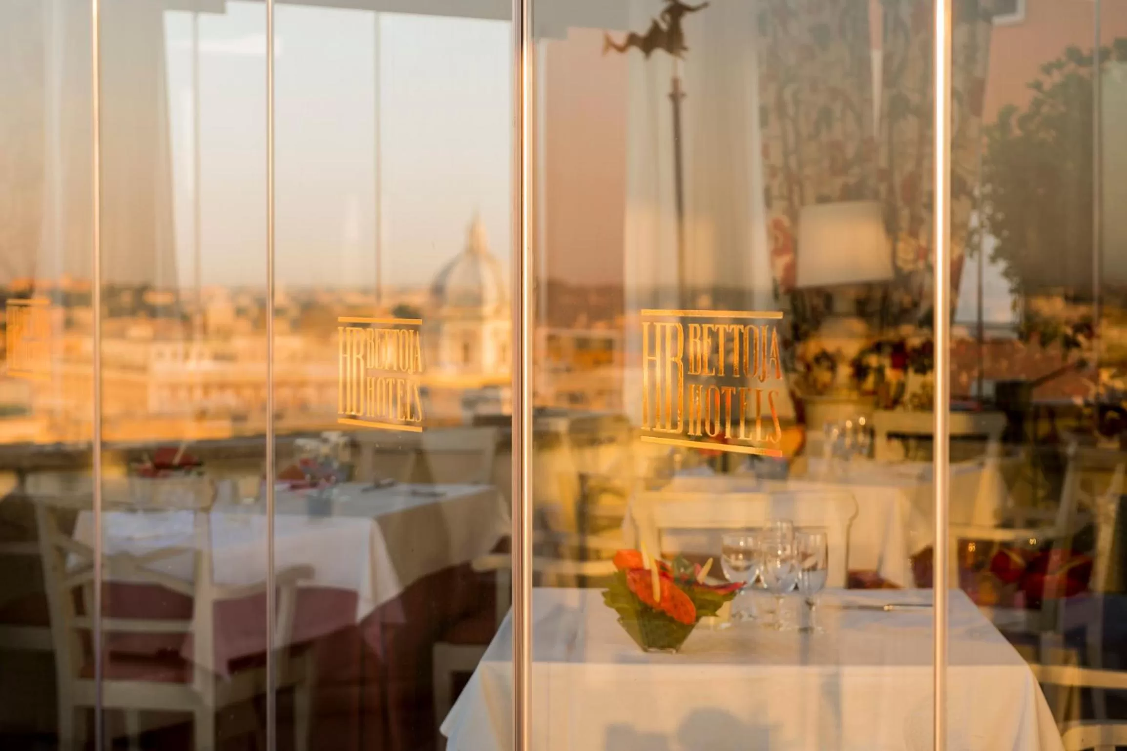 Patio in Bettoja Hotel Mediterraneo