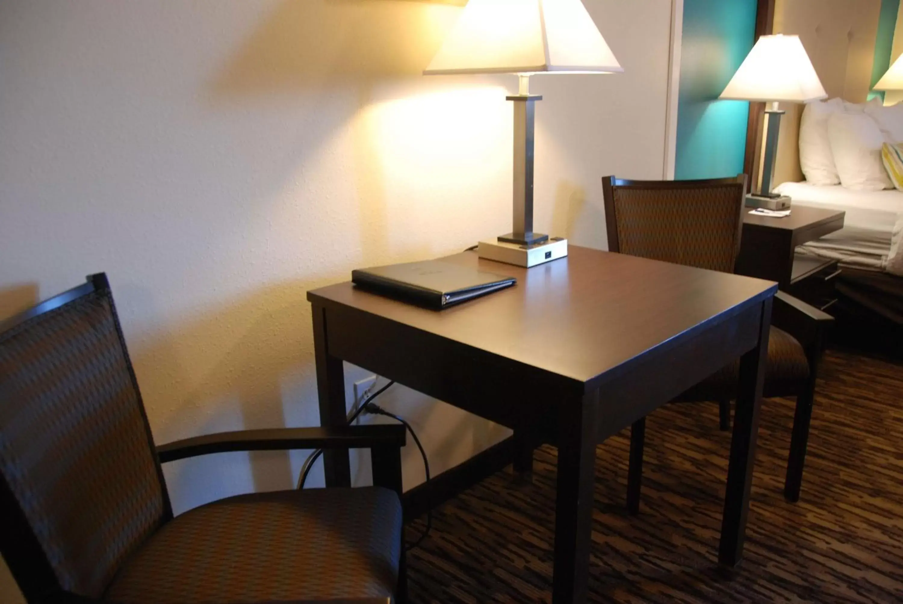 Photo of the whole room, Seating Area in Best Western Baraboo Inn