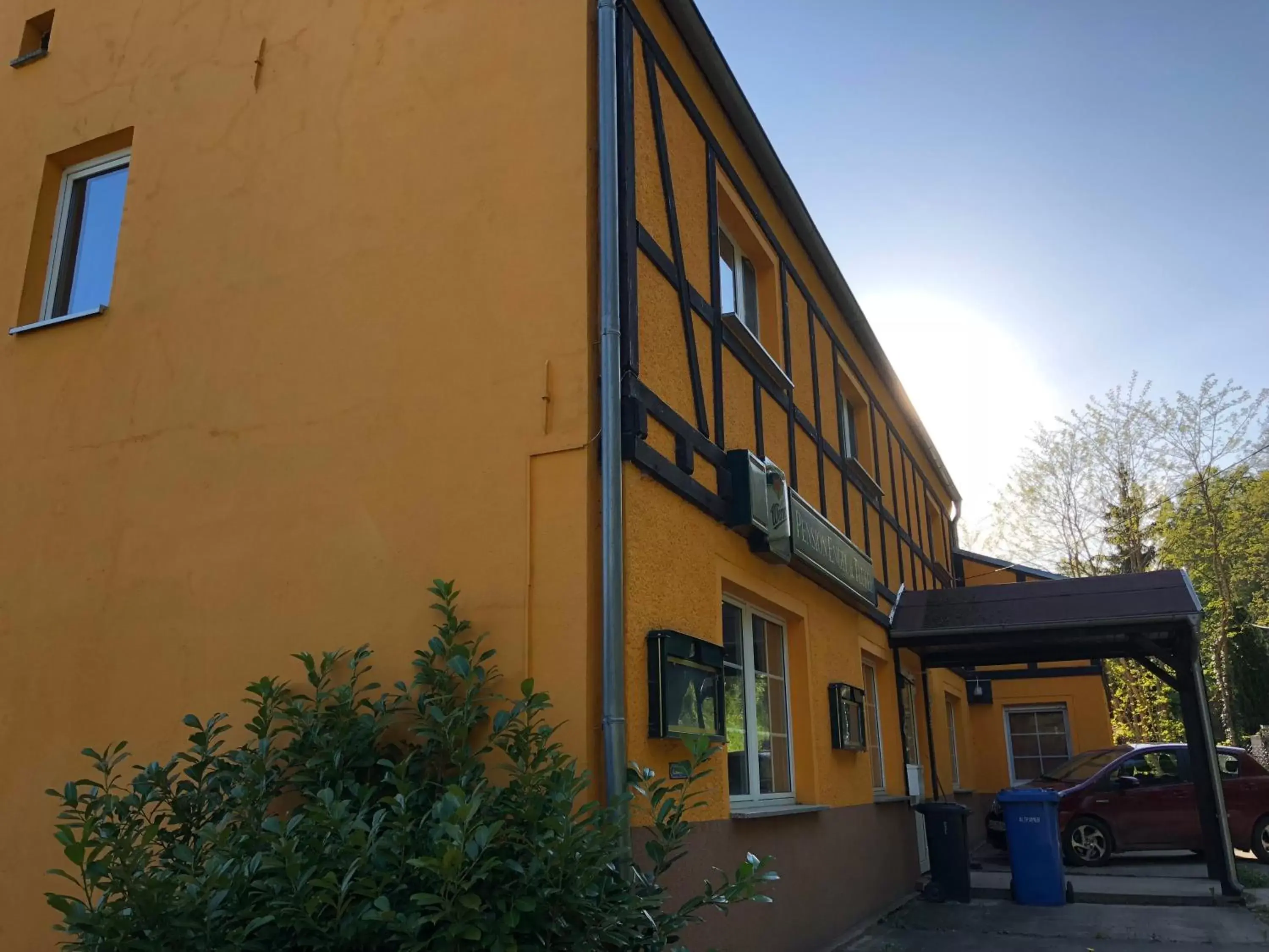 Facade/entrance in Riverside Inn Facade/entrance in Riverside Inn