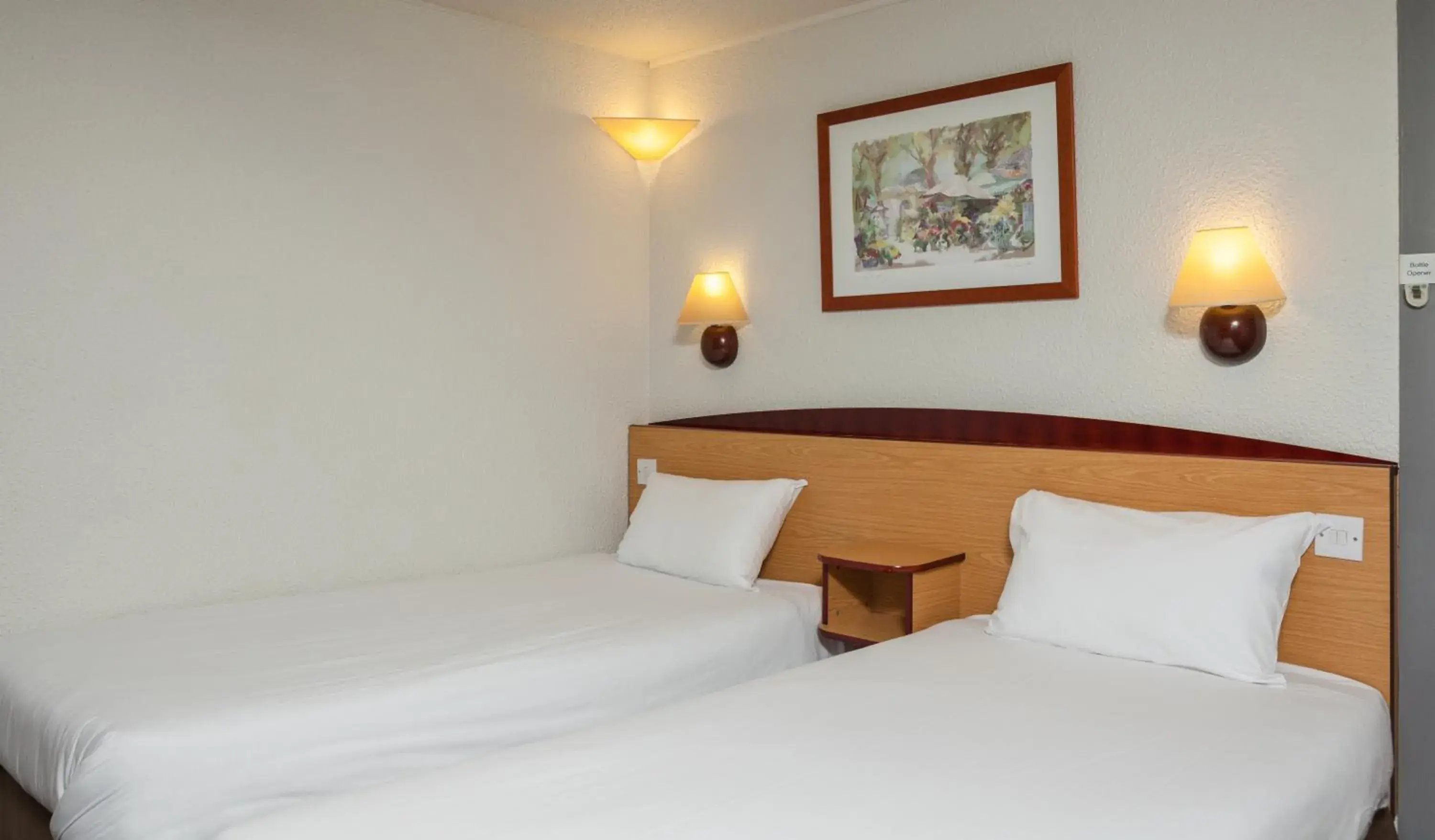 Bed in Campanile Hotel - Basildon - East of London
