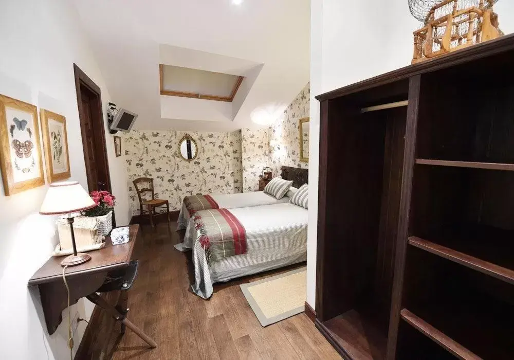 Classic Twin Room in Batzarki Classic Twin Room in Batzarki