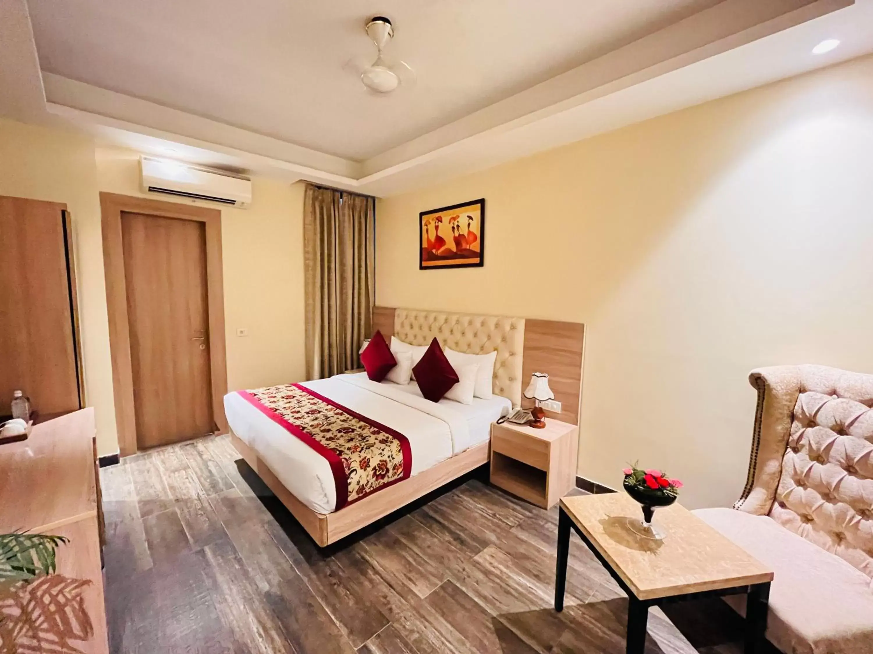 Bed in Hotel Banz - Near Delhi International Airport