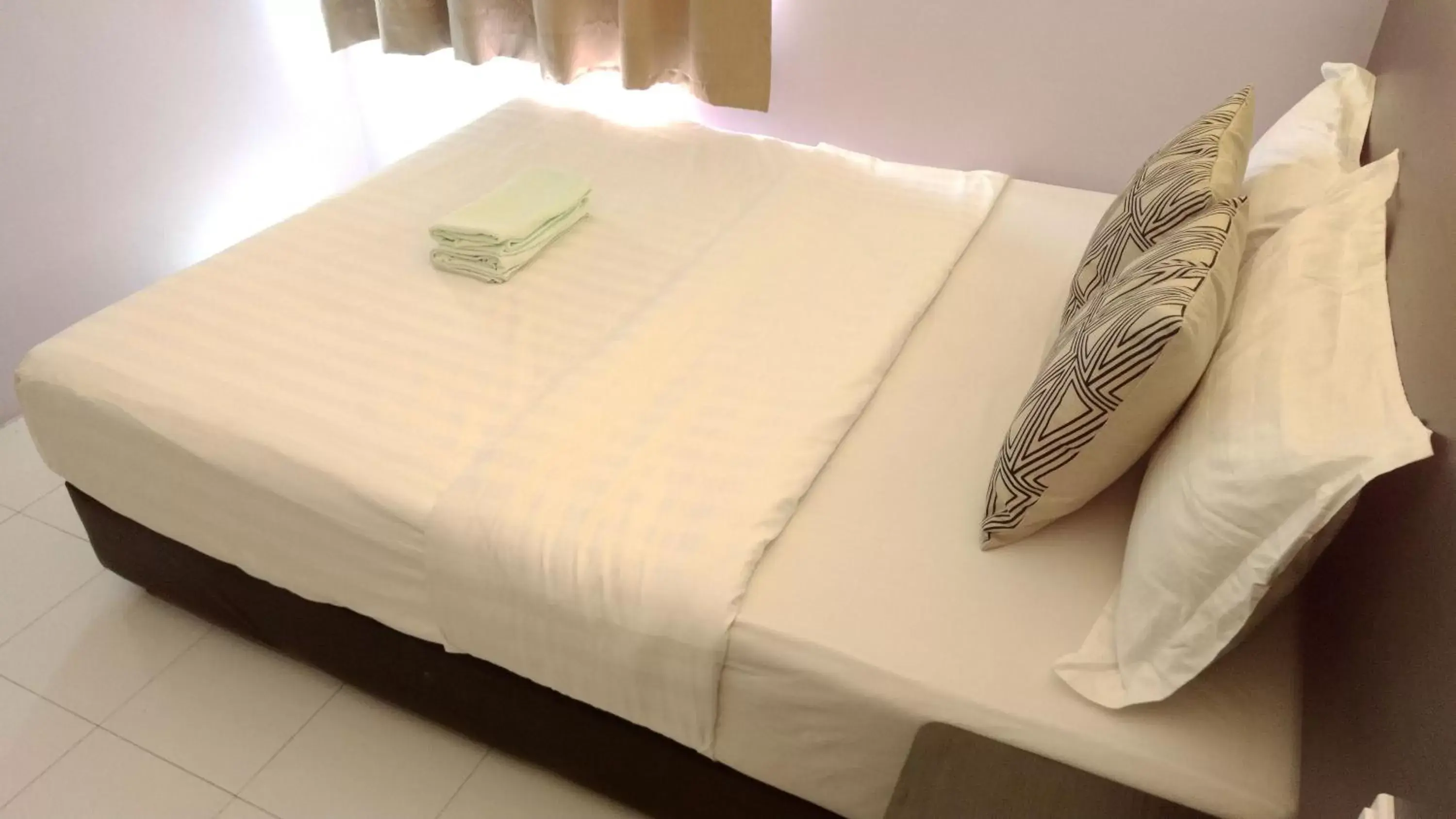 Bed in Apple 1 Hotel Gurney