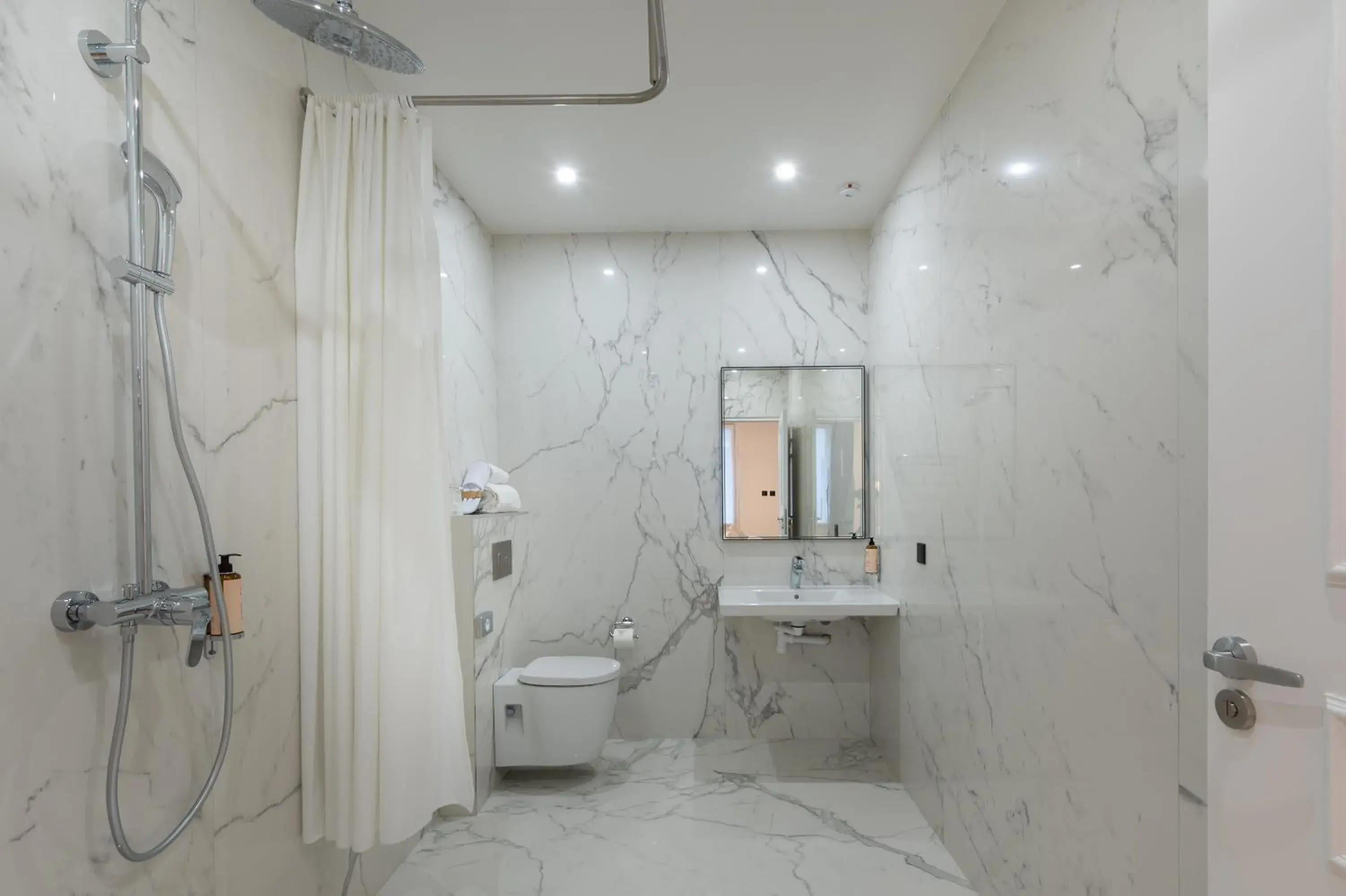 Bathroom in HOTEL AU COEUR DE REPUBLIQUE