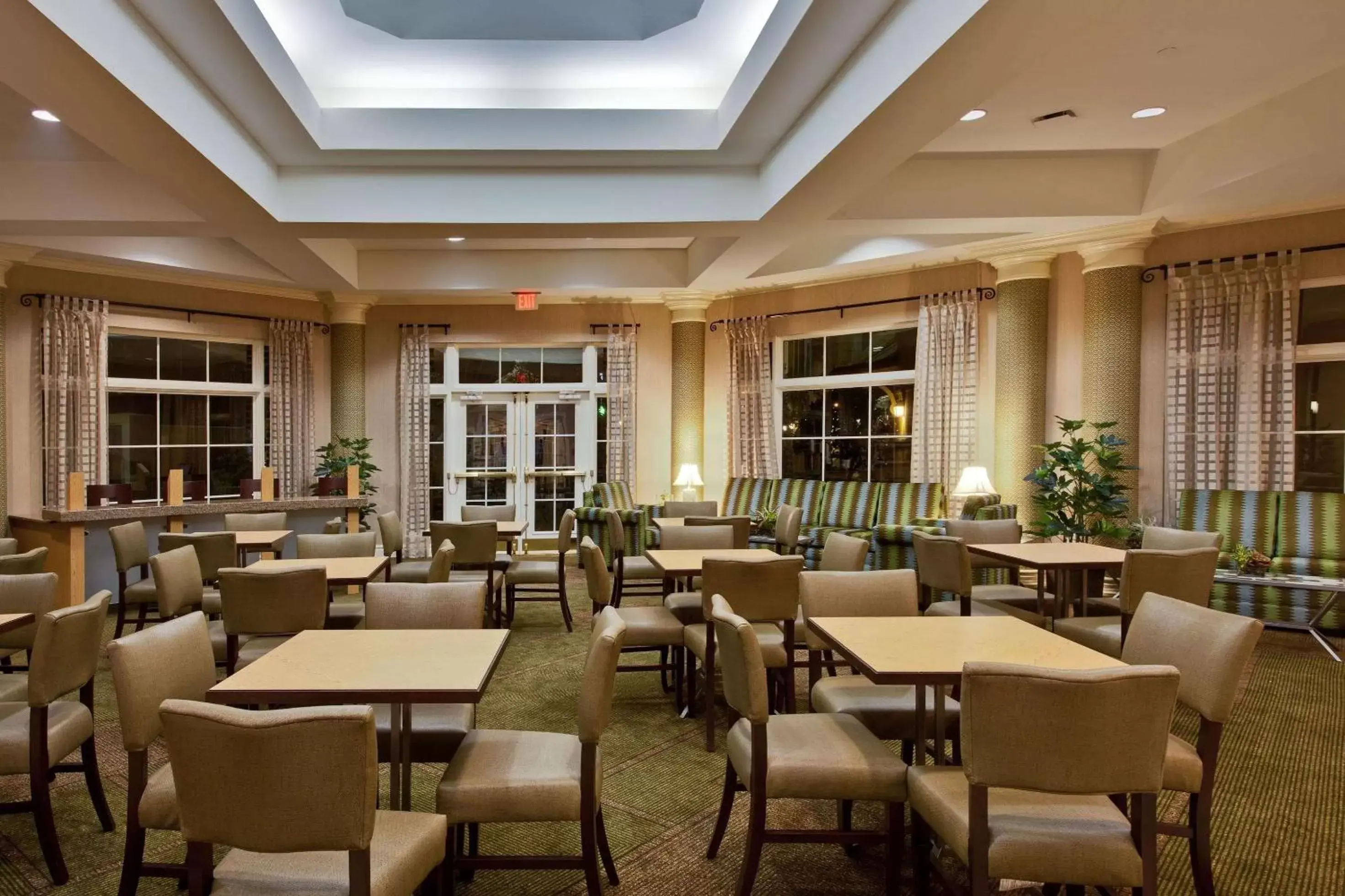 Lobby or reception, Restaurant/Places to Eat in La Quinta by Wyndham USF (Near Busch Gardens)