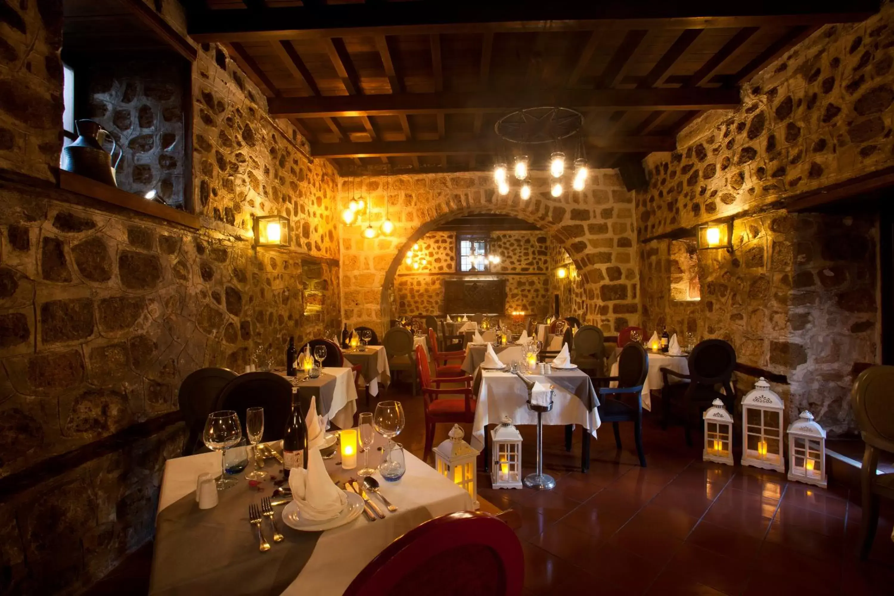 Restaurant/Places to Eat in Alp Pasa Hotel - Special Class