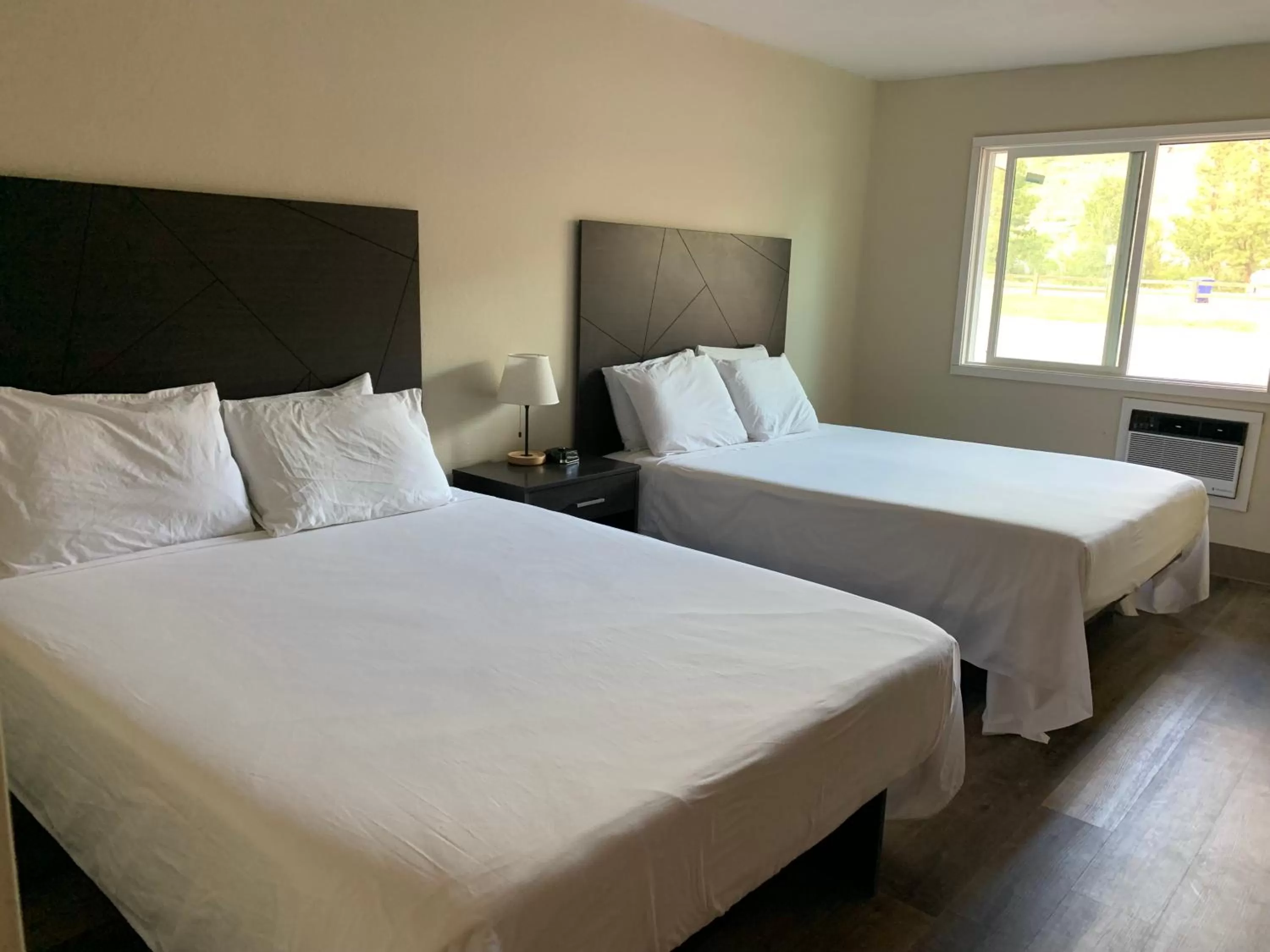 Deluxe Queen Room in Winthrop Inn