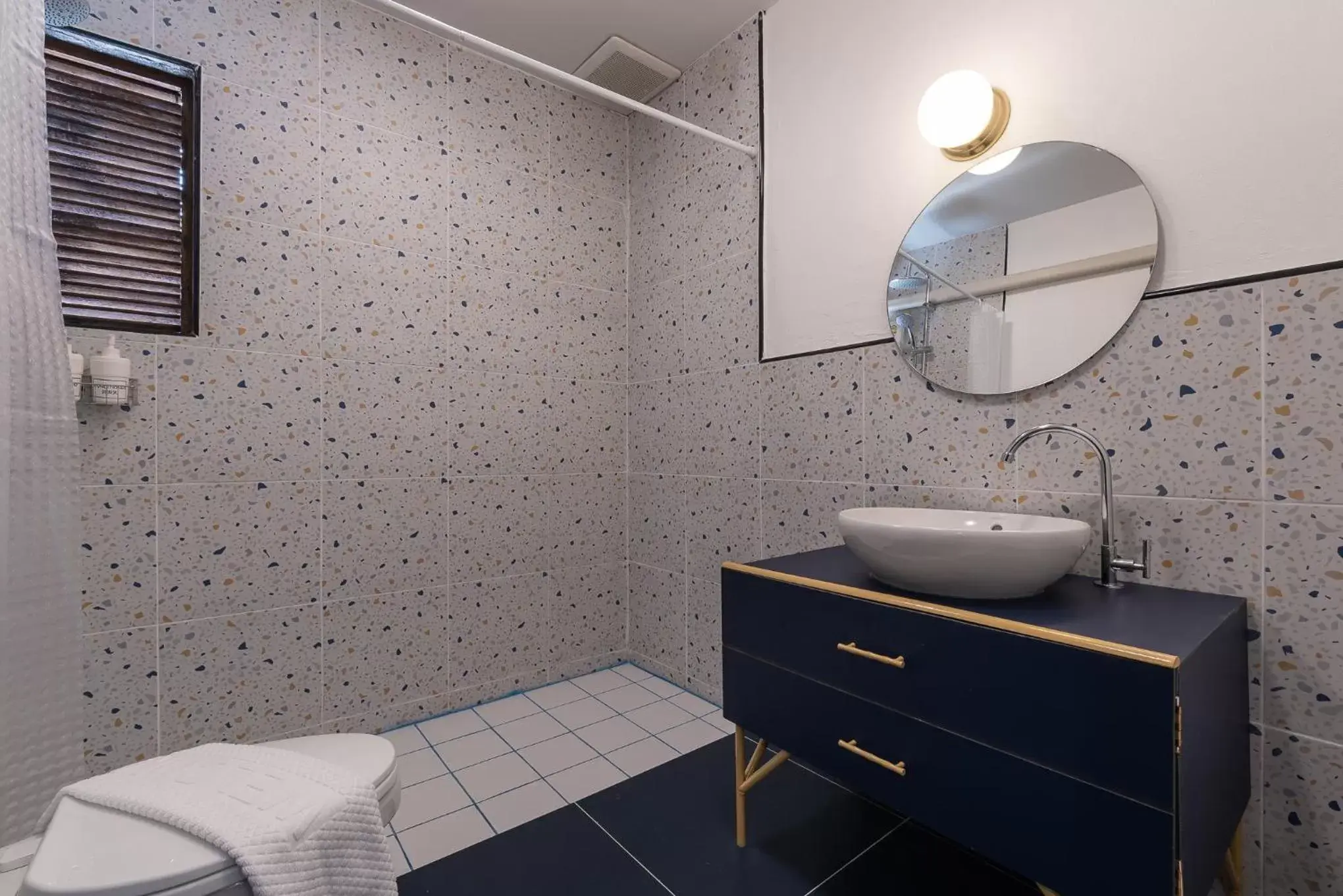 Bathroom in The Mellow Pillow Hotel @ Chiang Mai Gate Bathroom in The Mellow Pillow Hotel @ Chiang Mai Gate