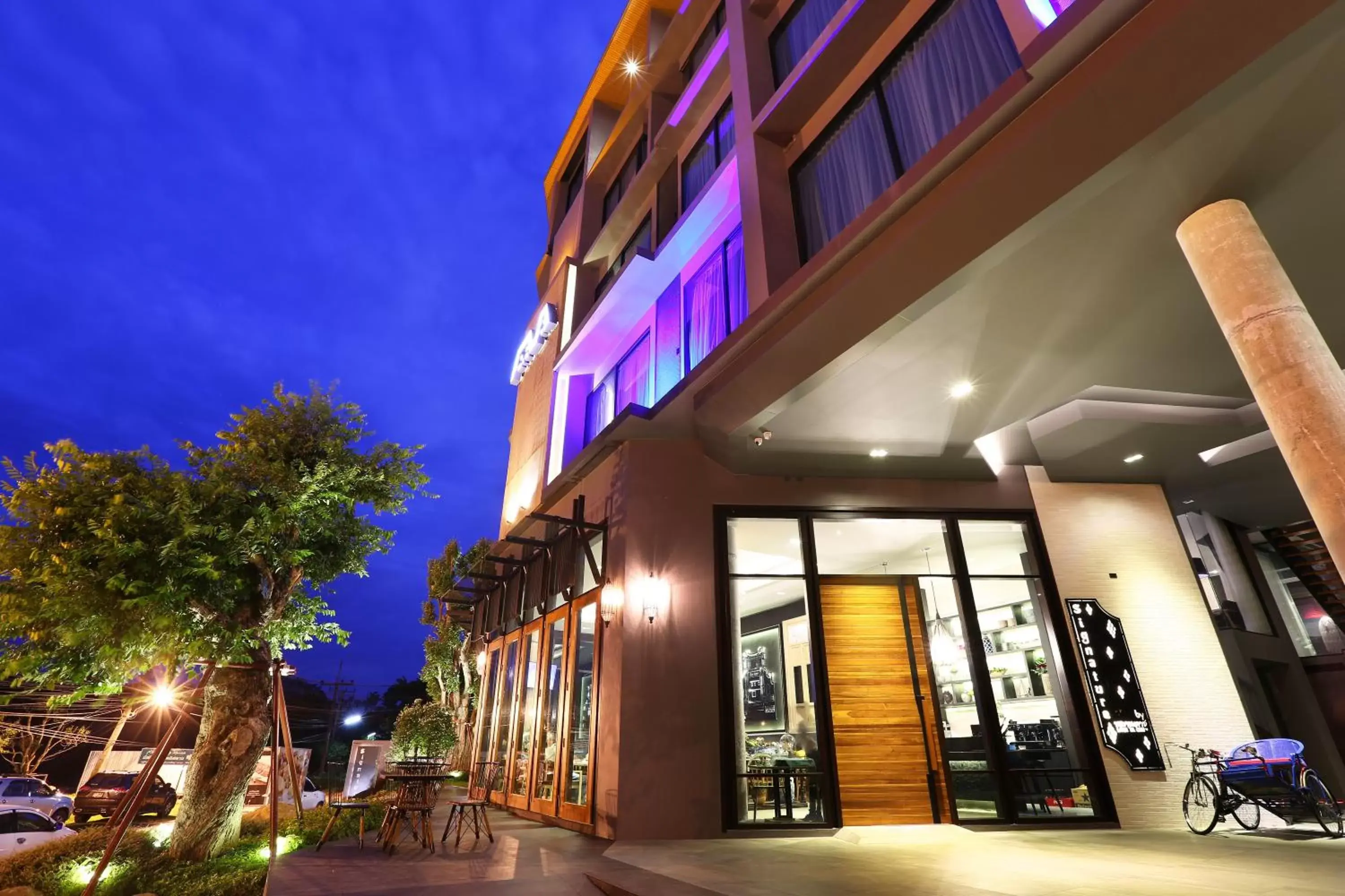 Property building, Facade/Entrance in Hatyai Signature Hotel