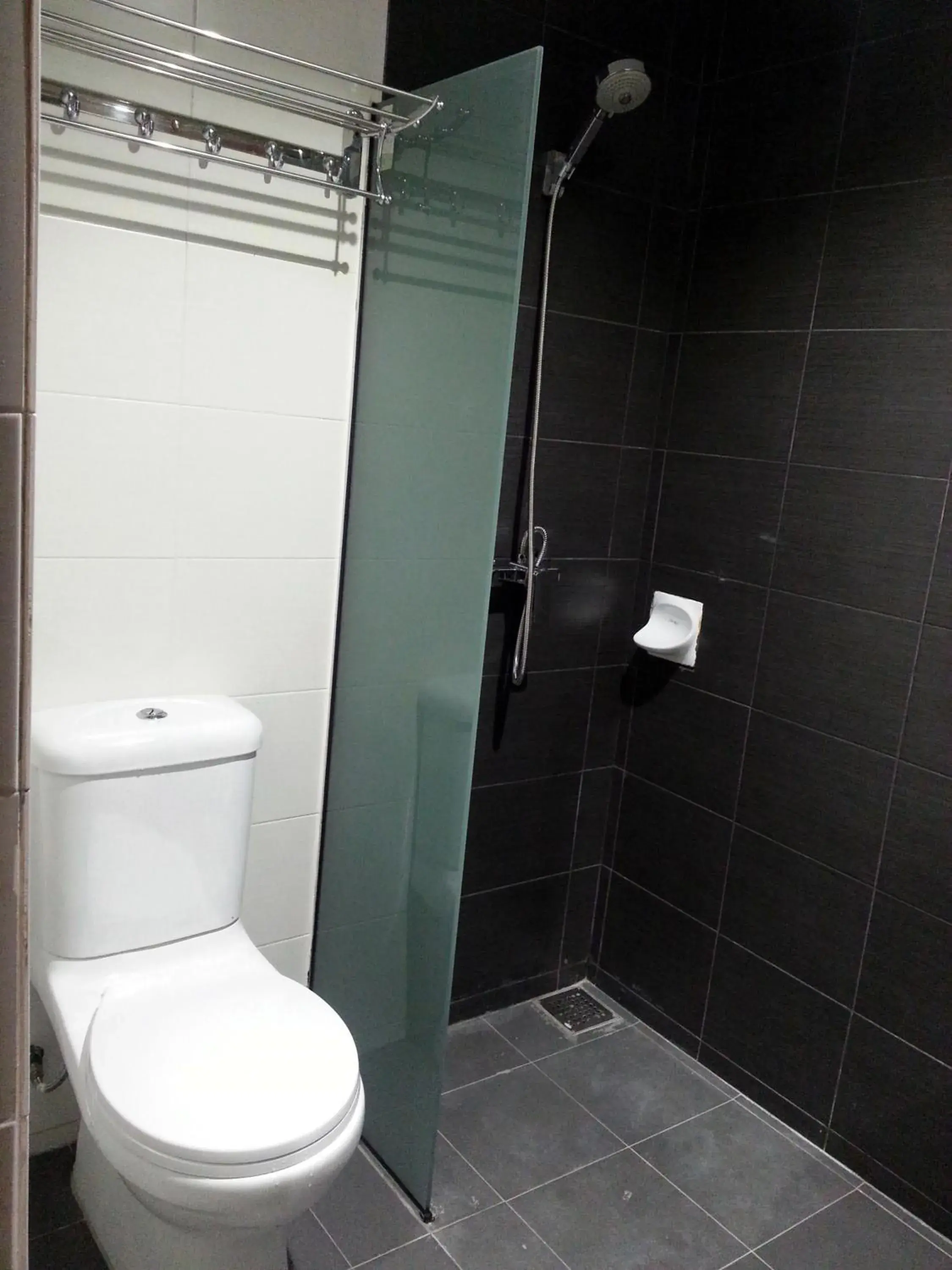 Bathroom in Padungan Hotel