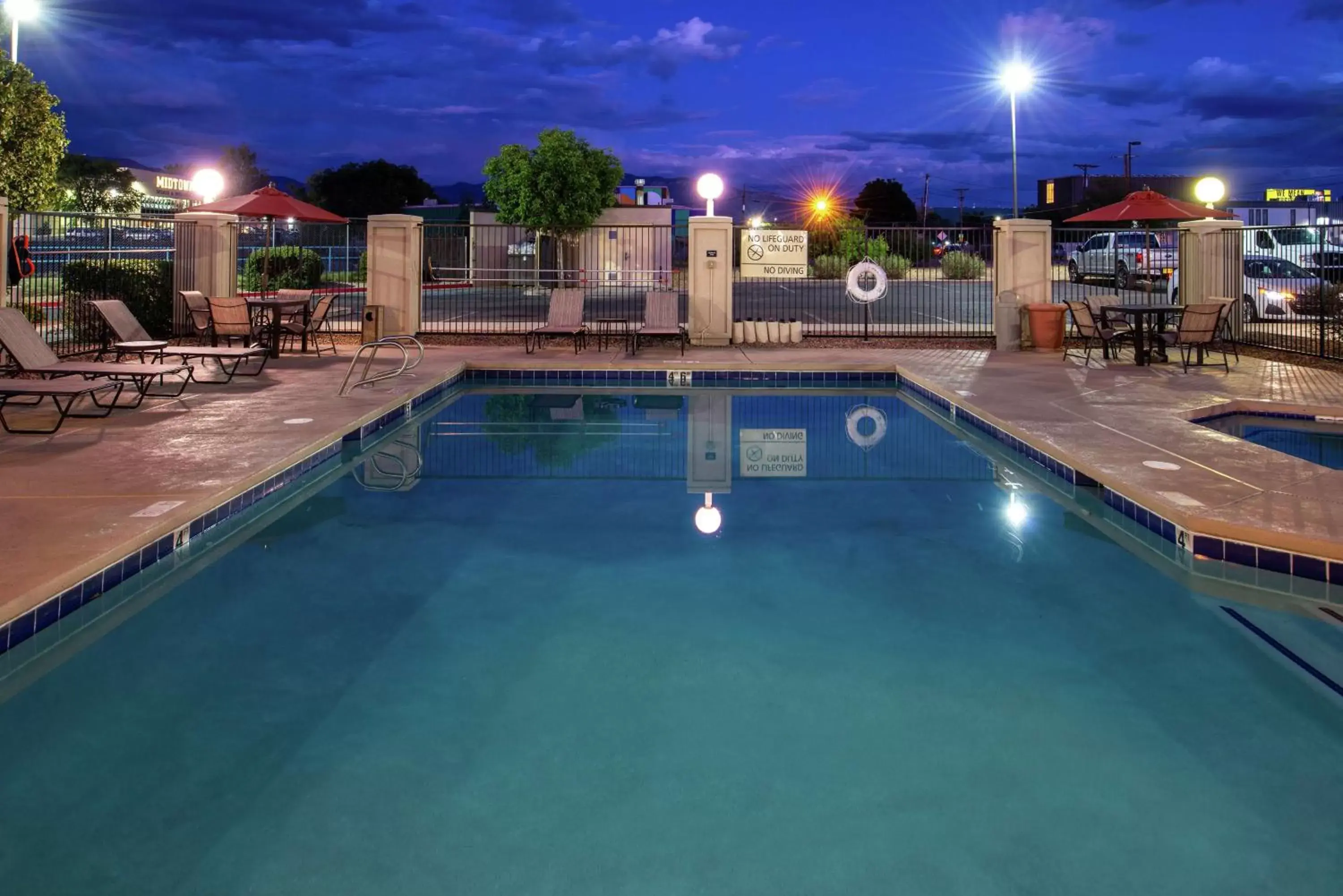 Pool view, Swimming Pool in Hampton Inn Albuquerque - University/Midtown