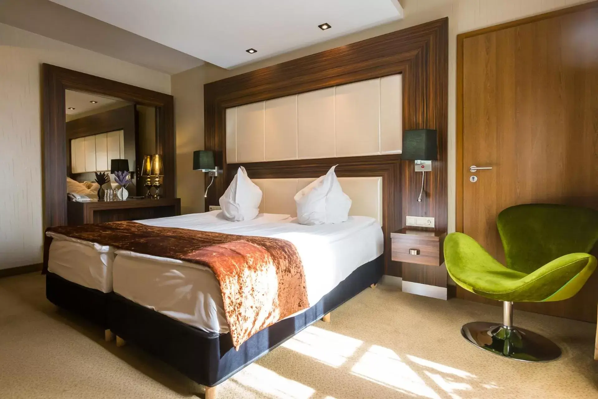 Bedroom, Bed in Duna Garden Hotel Bedroom, Bed in Duna Garden Hotel