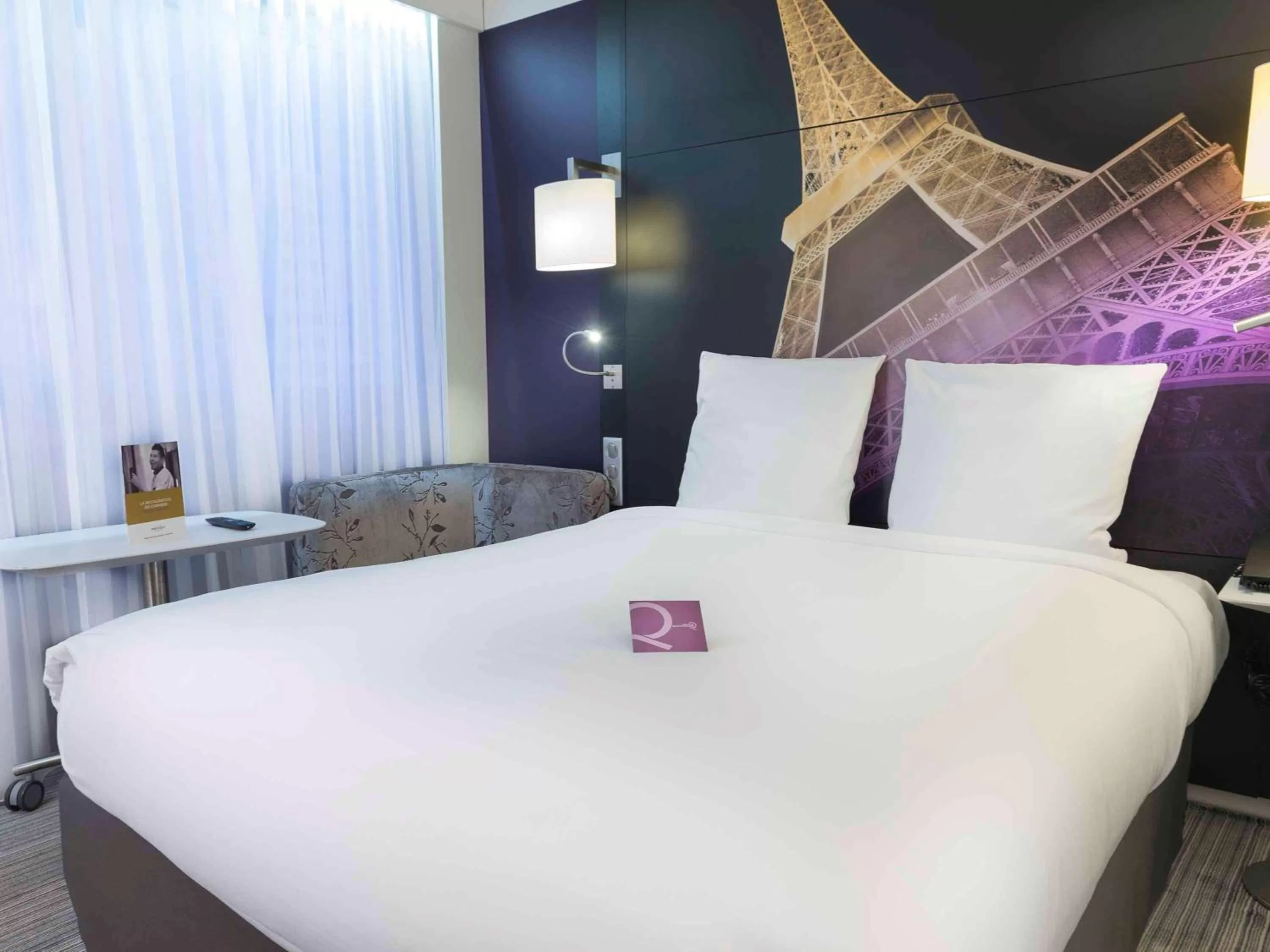 Photo of the whole room, Bed in Mercure Paris Centre Tour Eiffel