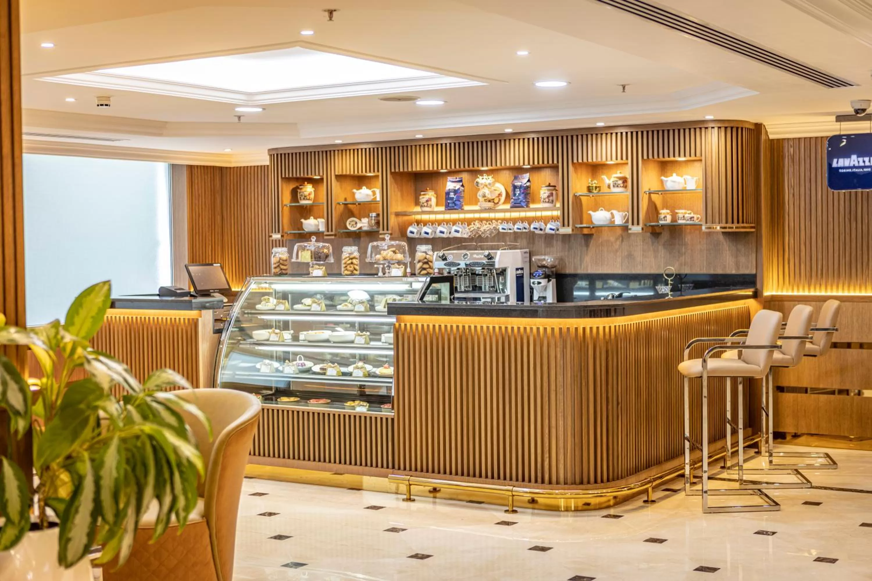 Restaurant/places to eat in Golden Sands Suites