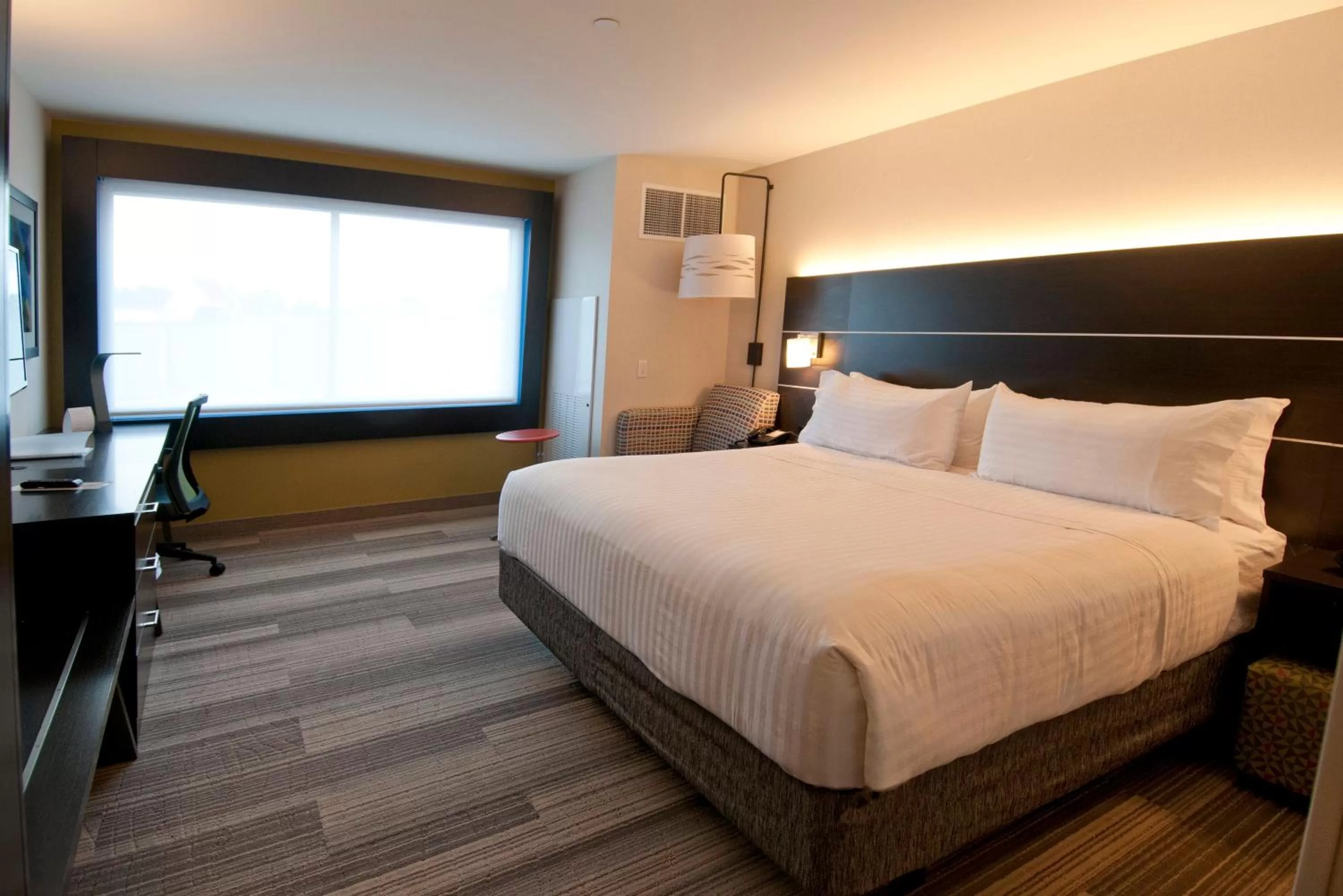 Photo of the whole room, Bed in Holiday Inn Express & Suites Johnstown by IHG