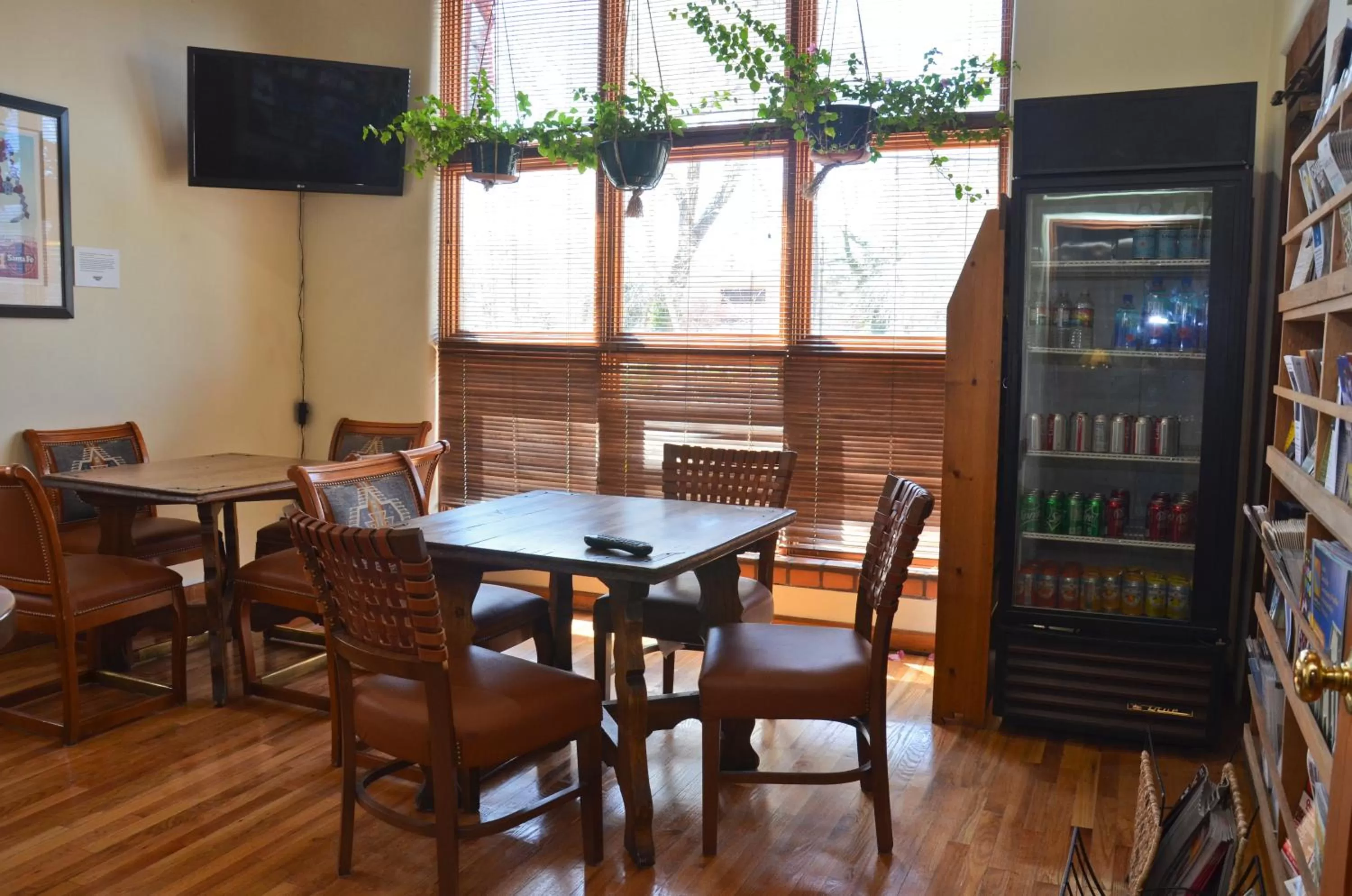 Communal lounge/ TV room in Inn on the Alameda