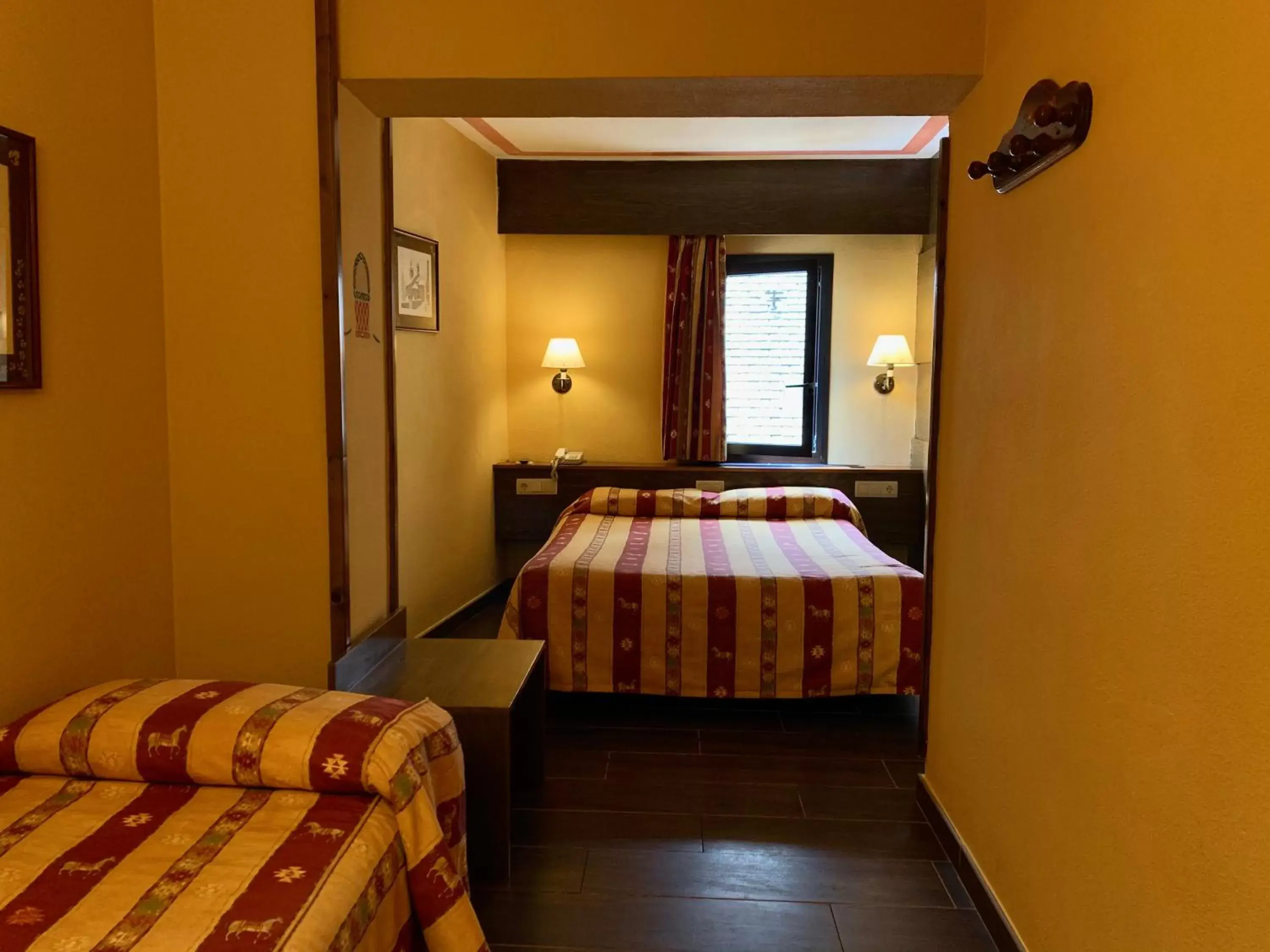Bedroom, Bed in Hotel Aran La Abuela