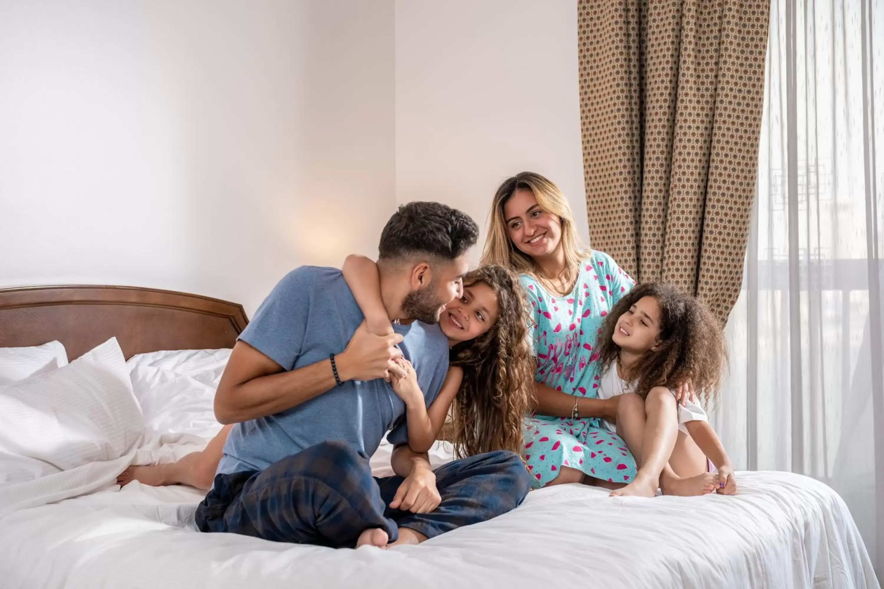 Bed, Family in Hilton Cairo Zamalek Residences