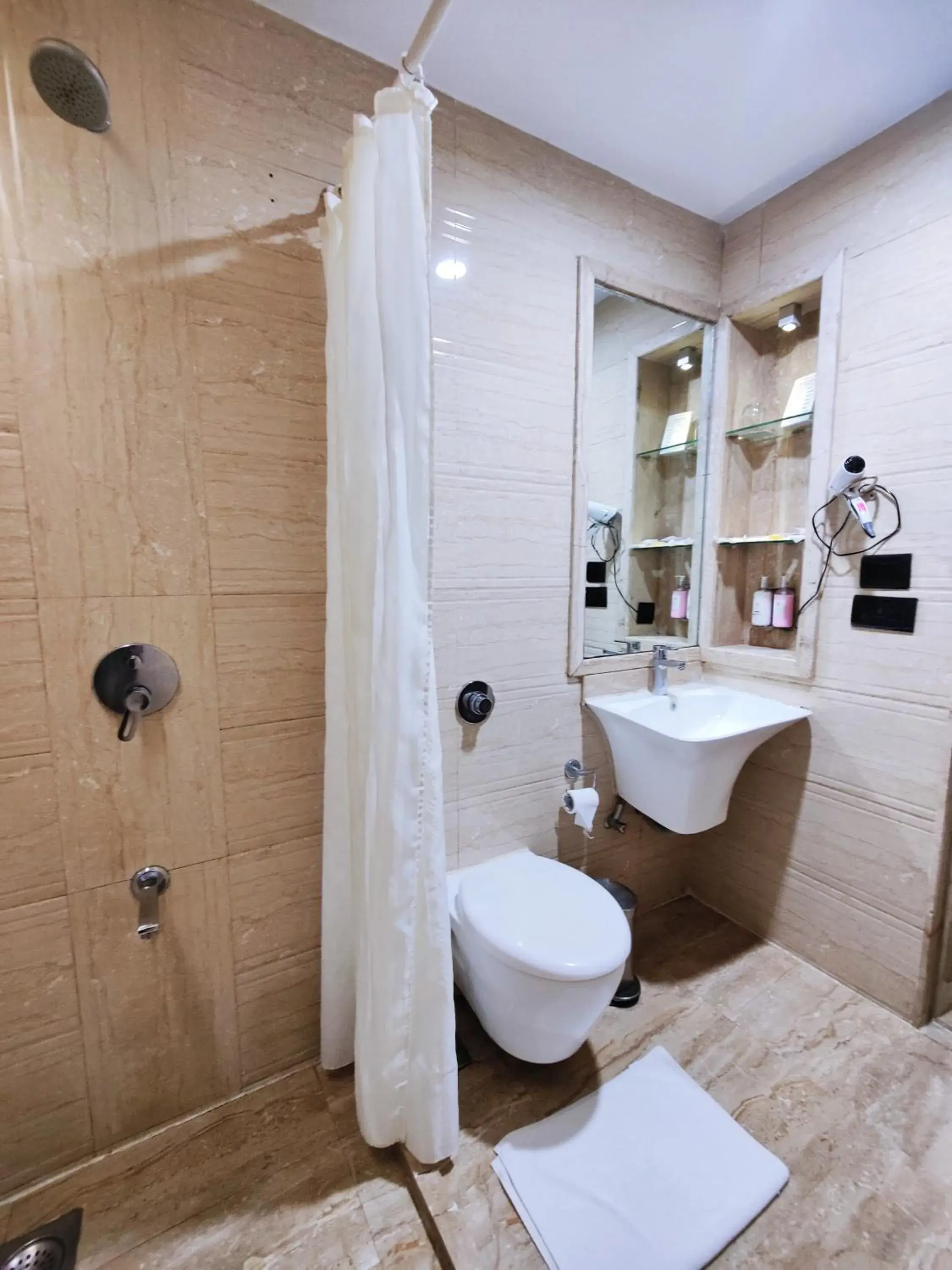 Bathroom in Regenta MPG Club Mahabaleshwar