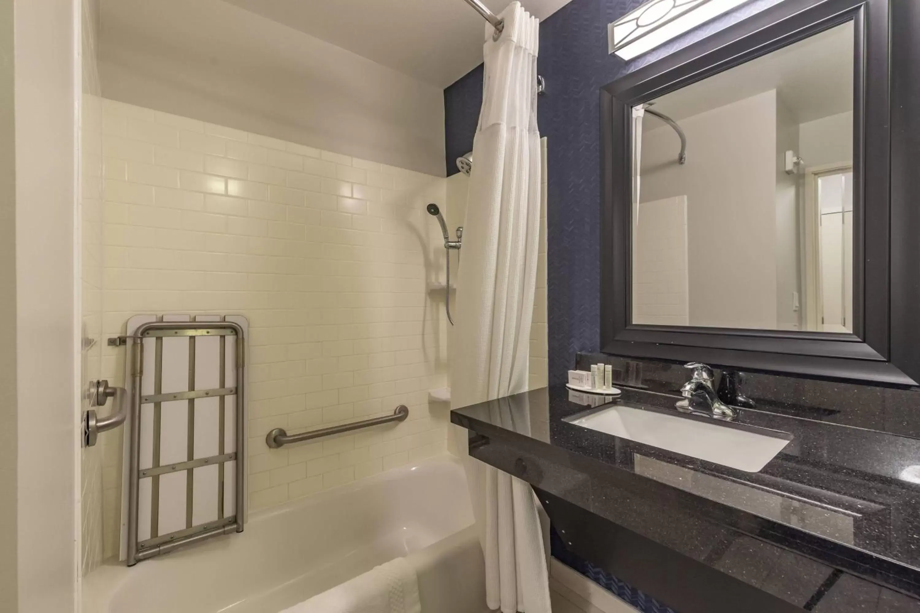 Bathroom in Fairfield Inn & Suites by Marriott Texarkana