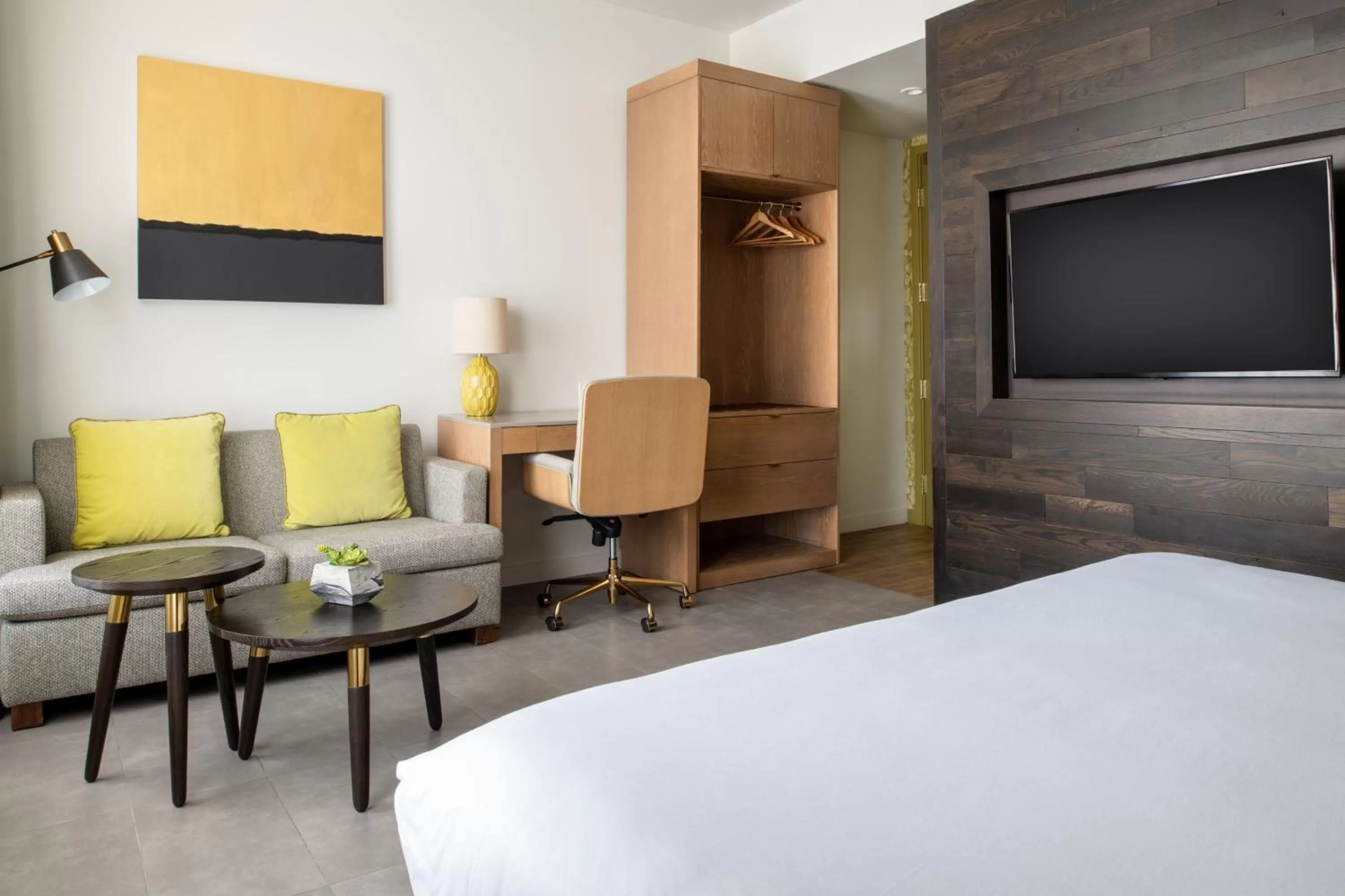 Photo of the whole room, Bed in The Hi-Lo, Autograph Collection