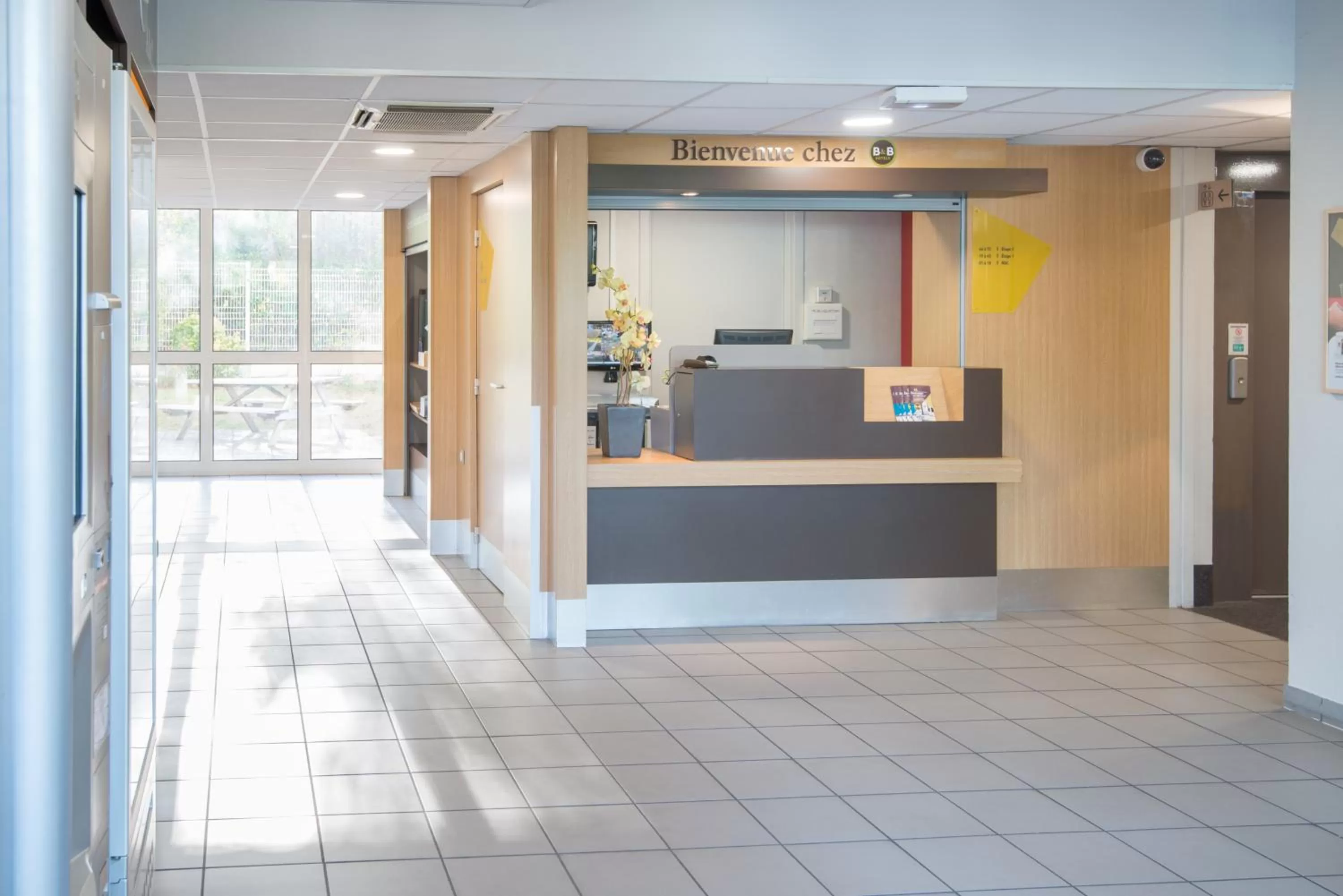 Lobby or reception in B&B HOTEL Freyming-Merlebach