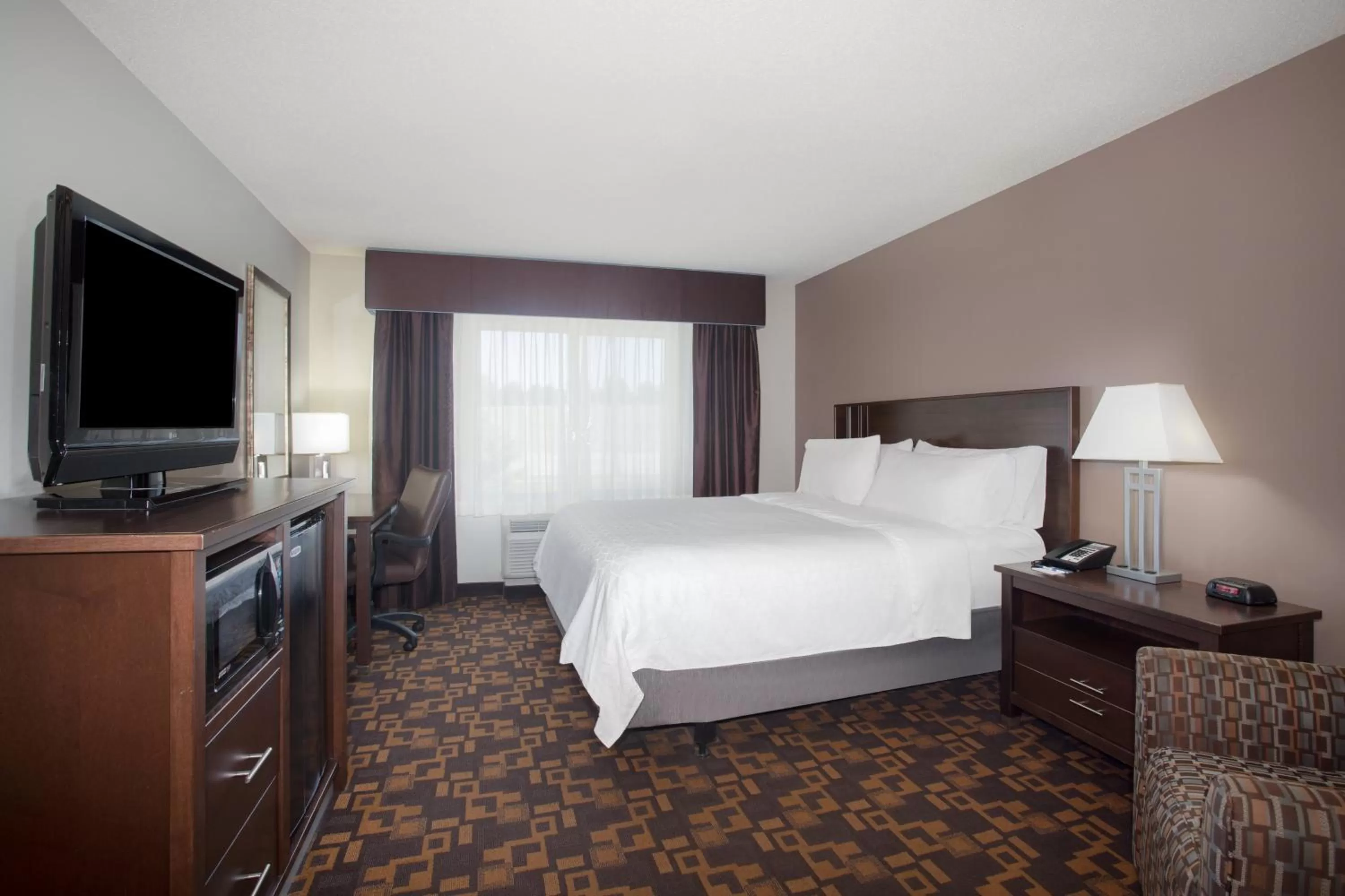 Photo of the whole room, Bed in Holiday Inn Express & Suites Yankton by IHG