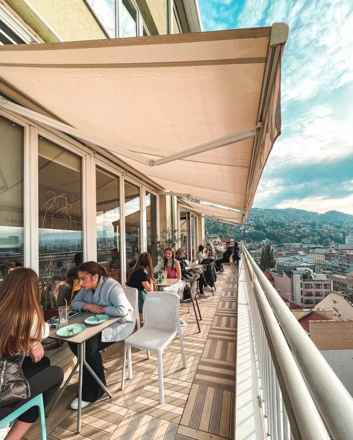 Restaurant/places to eat in Hotel City View Deluxe