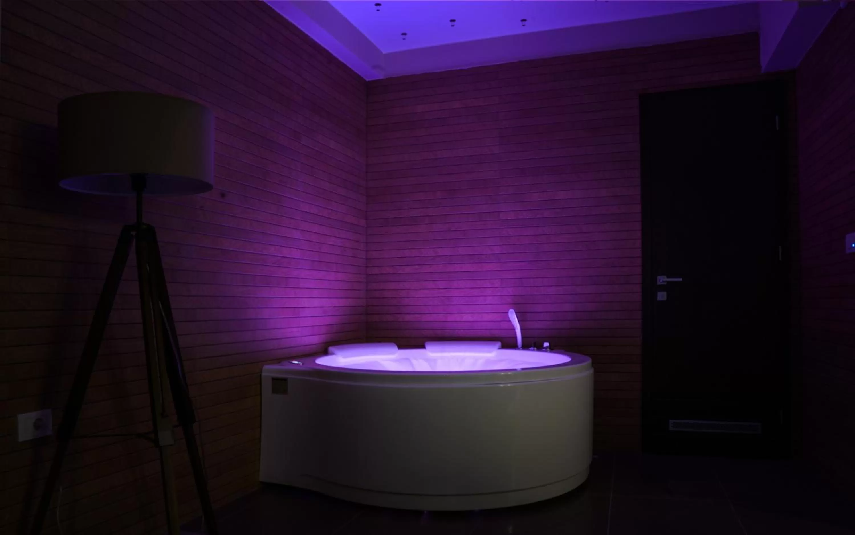 Hot Tub in Hotel Premium