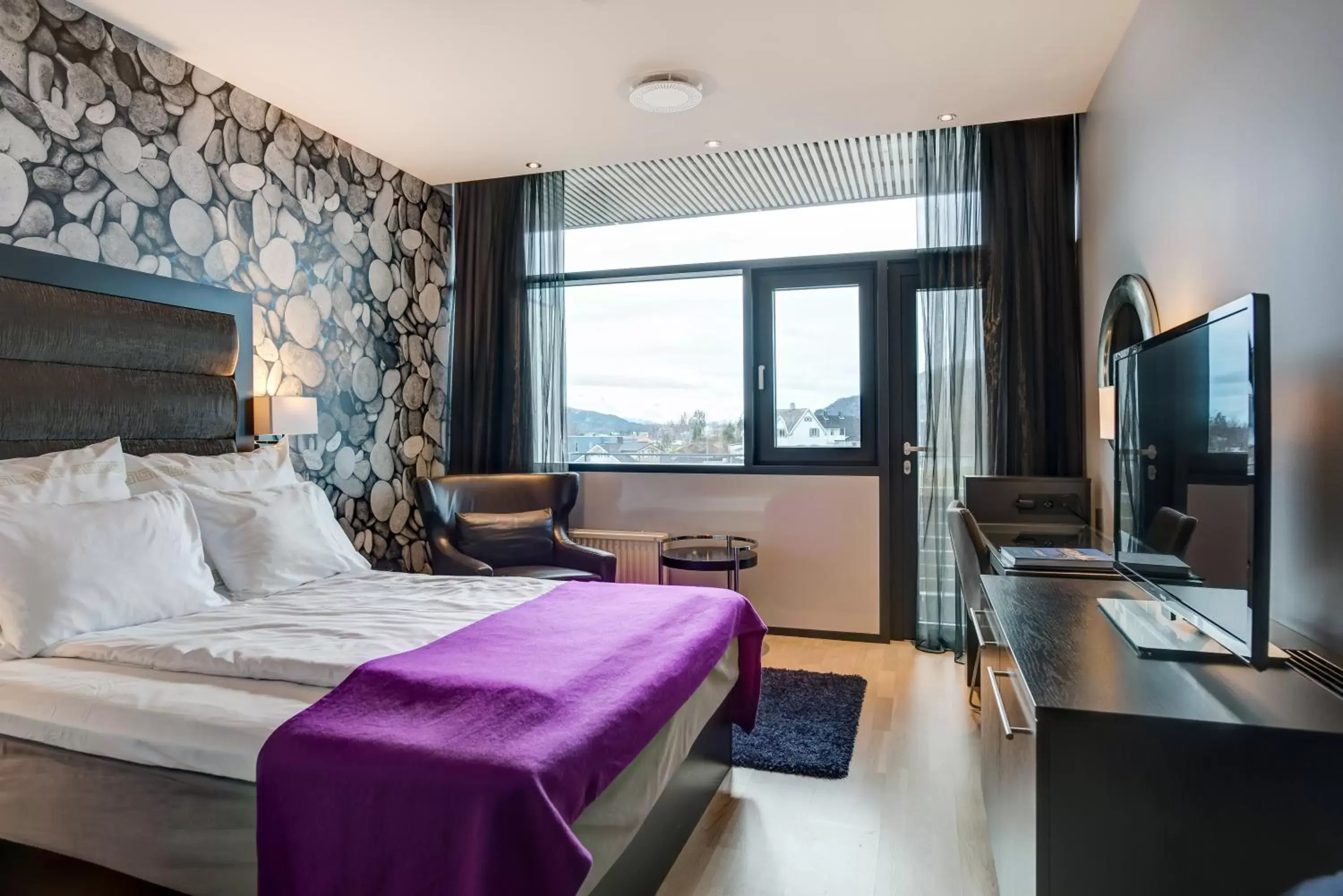 TV and multimedia, TV/Entertainment Center in Quality Hotel Ulstein