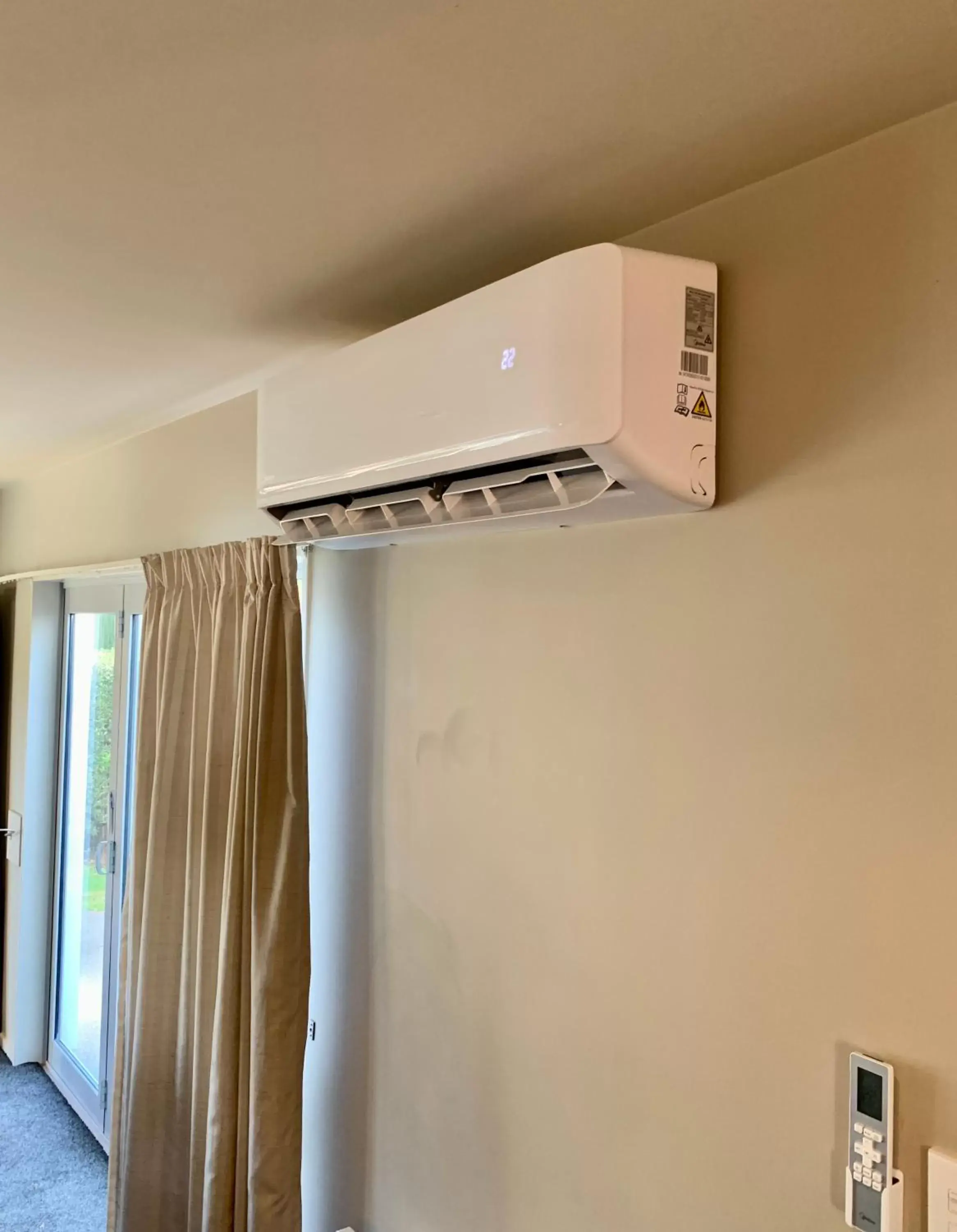 air conditioner, TV/Entertainment Center in Airport Christchurch Motel