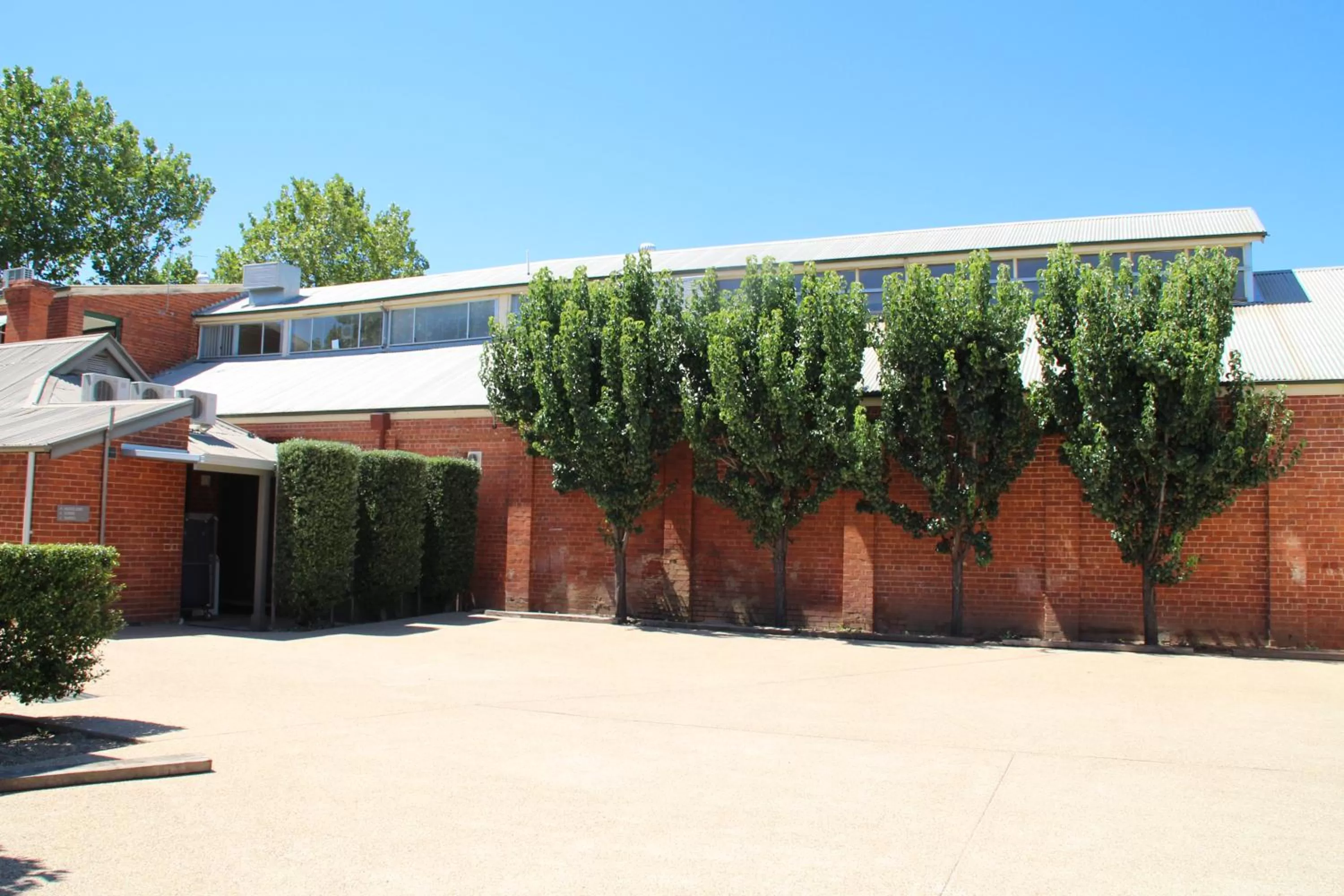 Parking in The Houston Wagga
