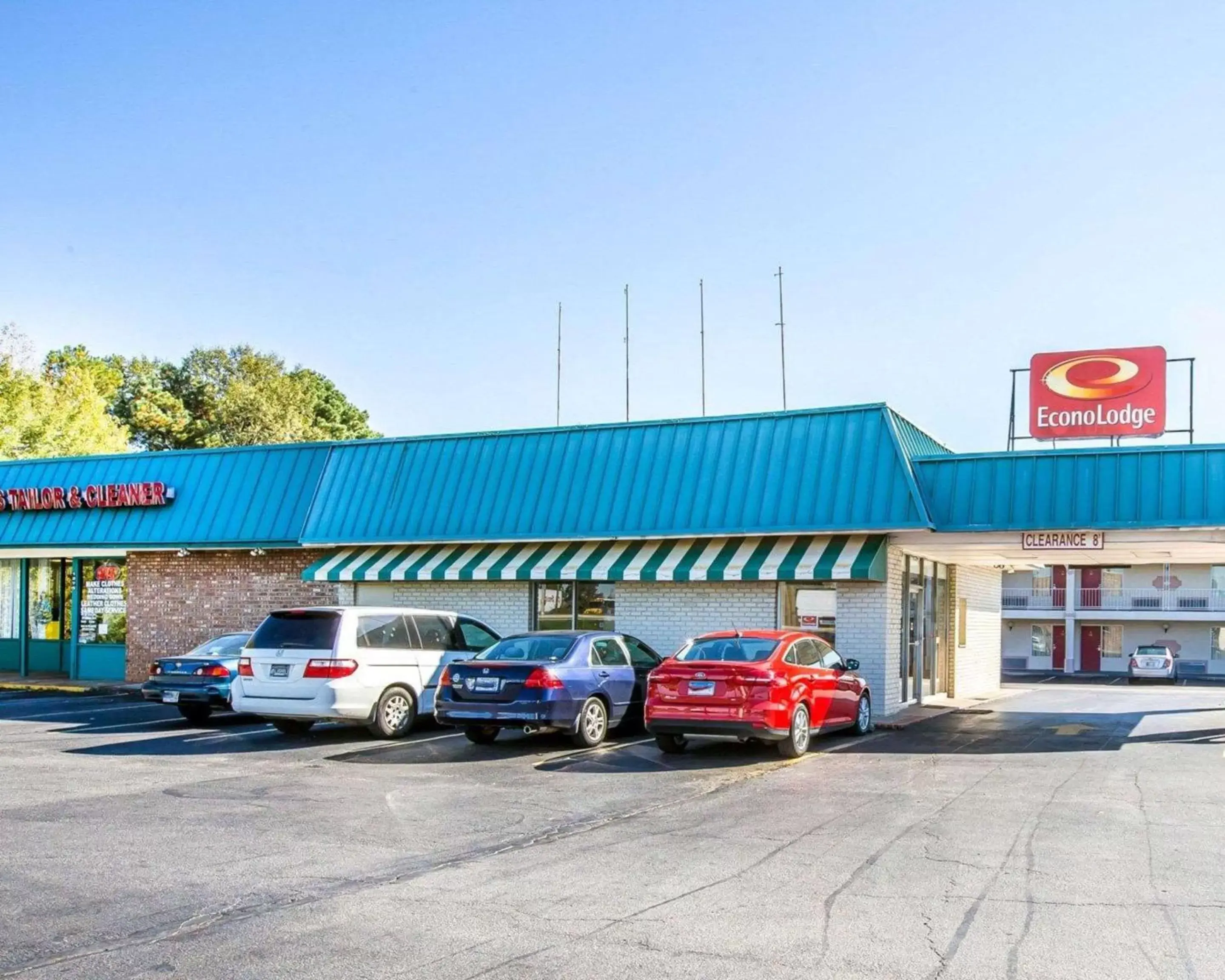 Property Building in Econo Lodge McDonough