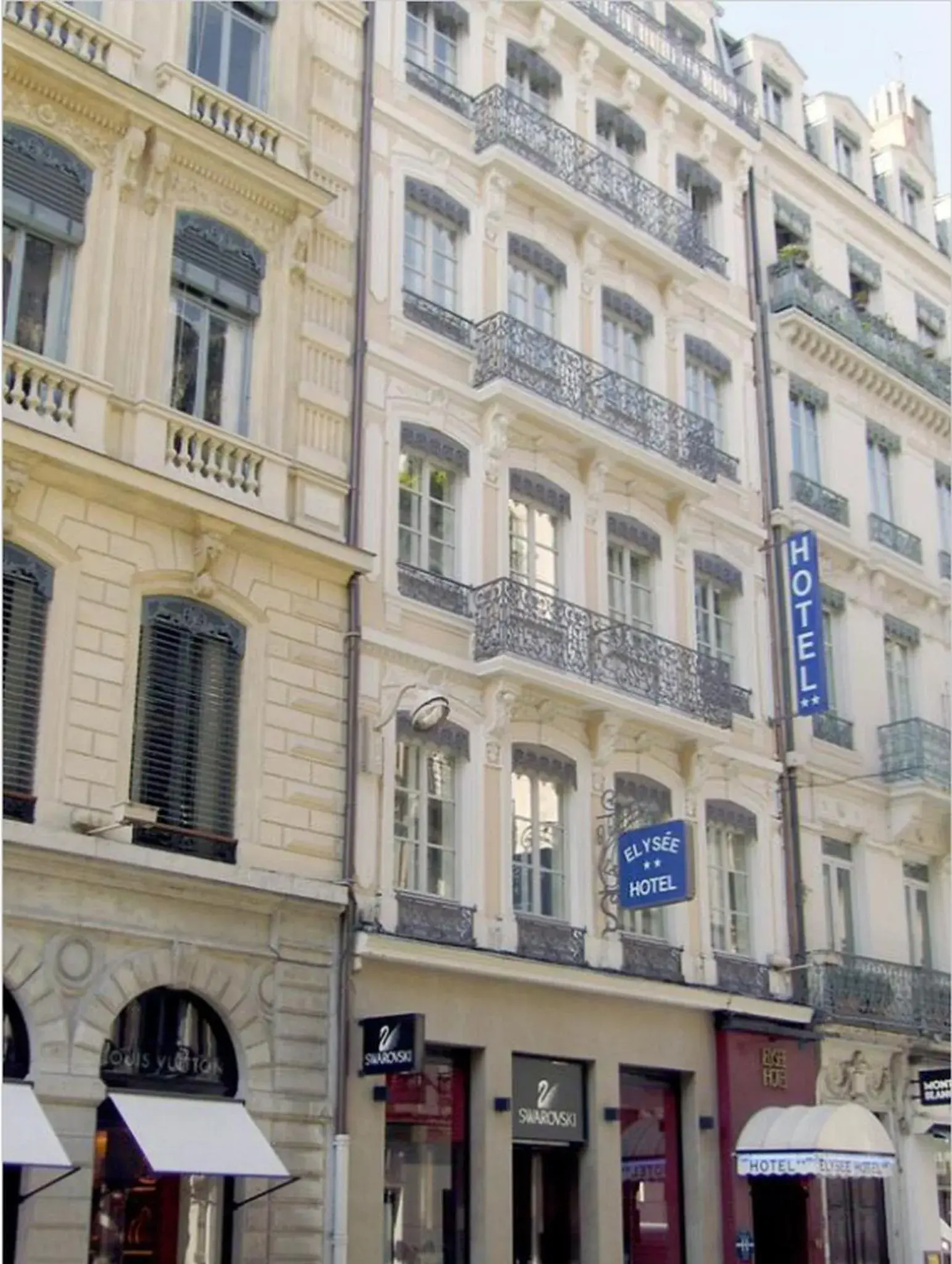 Facade/entrance in Hotel Elysée