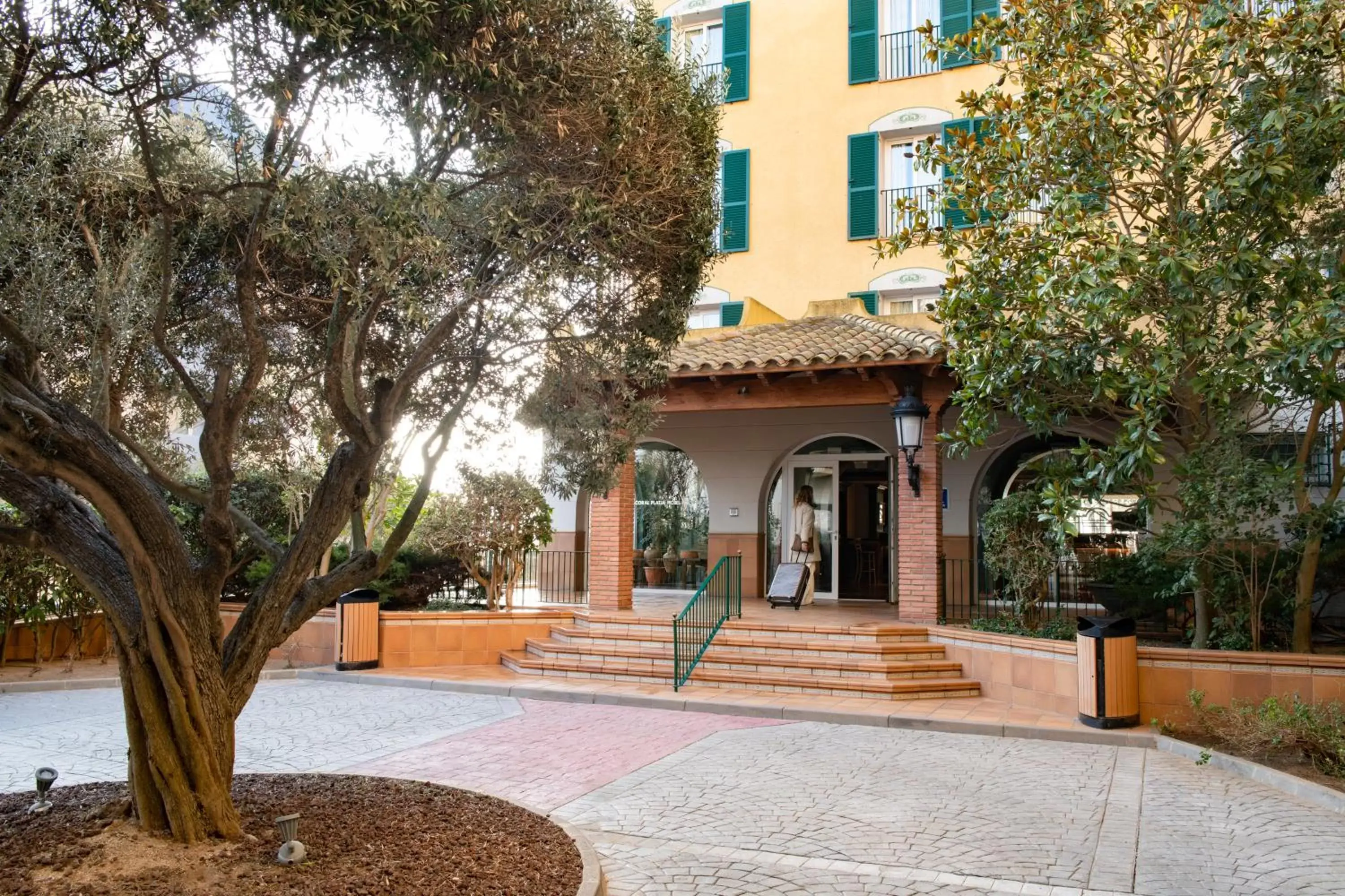 Facade/entrance, Property Building in Hotel Roses Platja