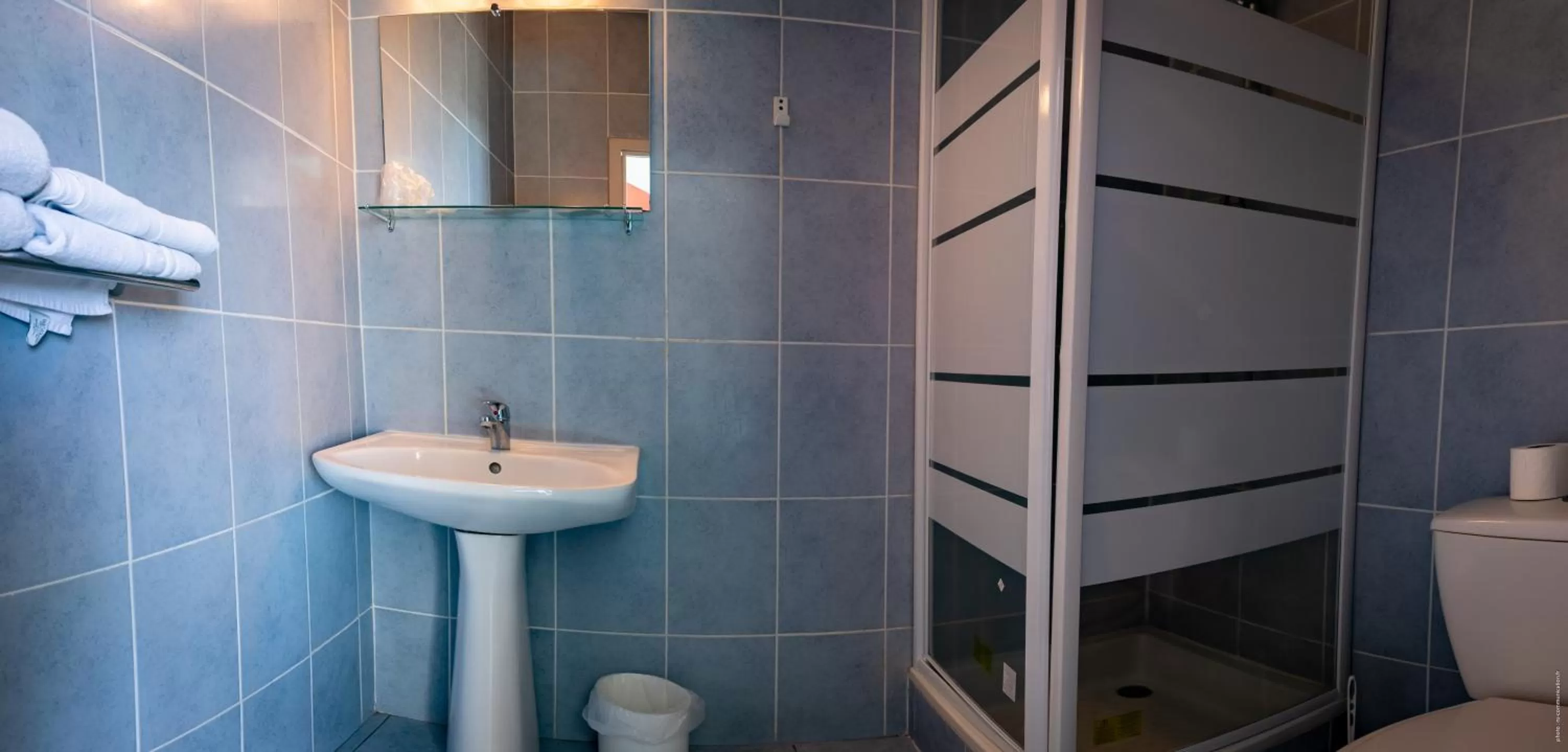 Shower in Hotel de la Gare