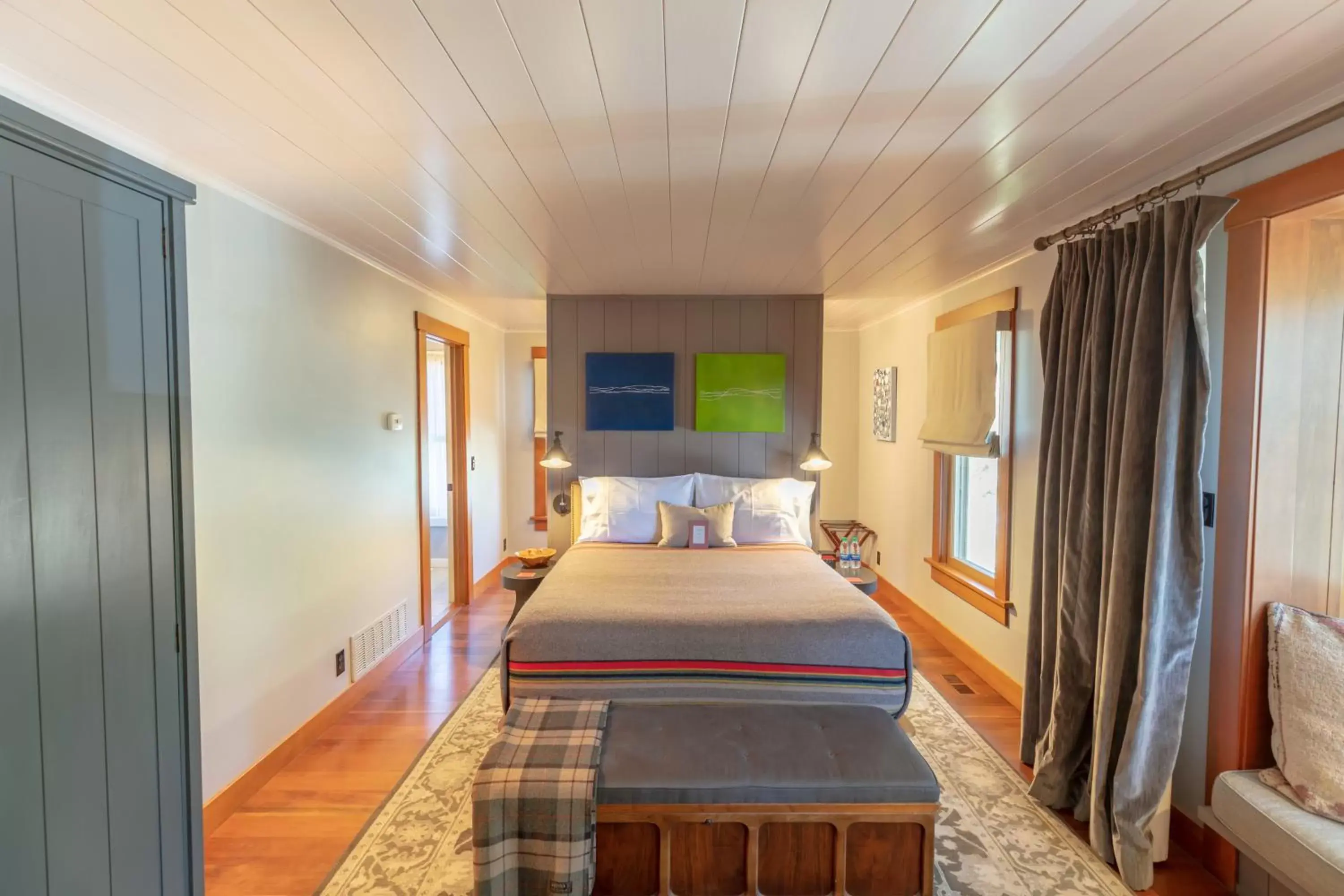 Deluxe Queen Room in The Outlook Lodge Deluxe Queen Room in The Outlook Lodge