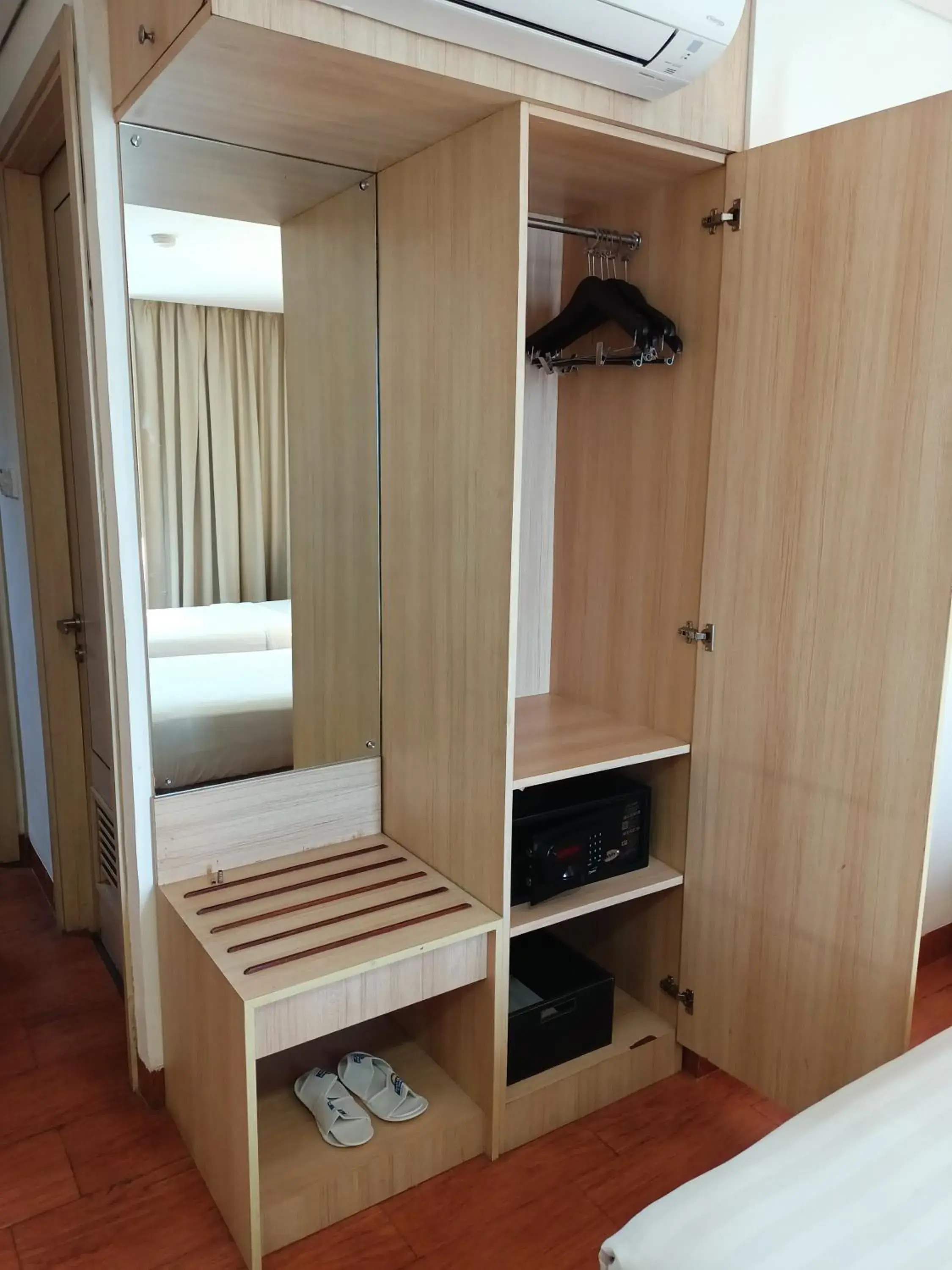 wardrobe, TV/Entertainment Center in Days Hotel And Suites Jakarta Airport