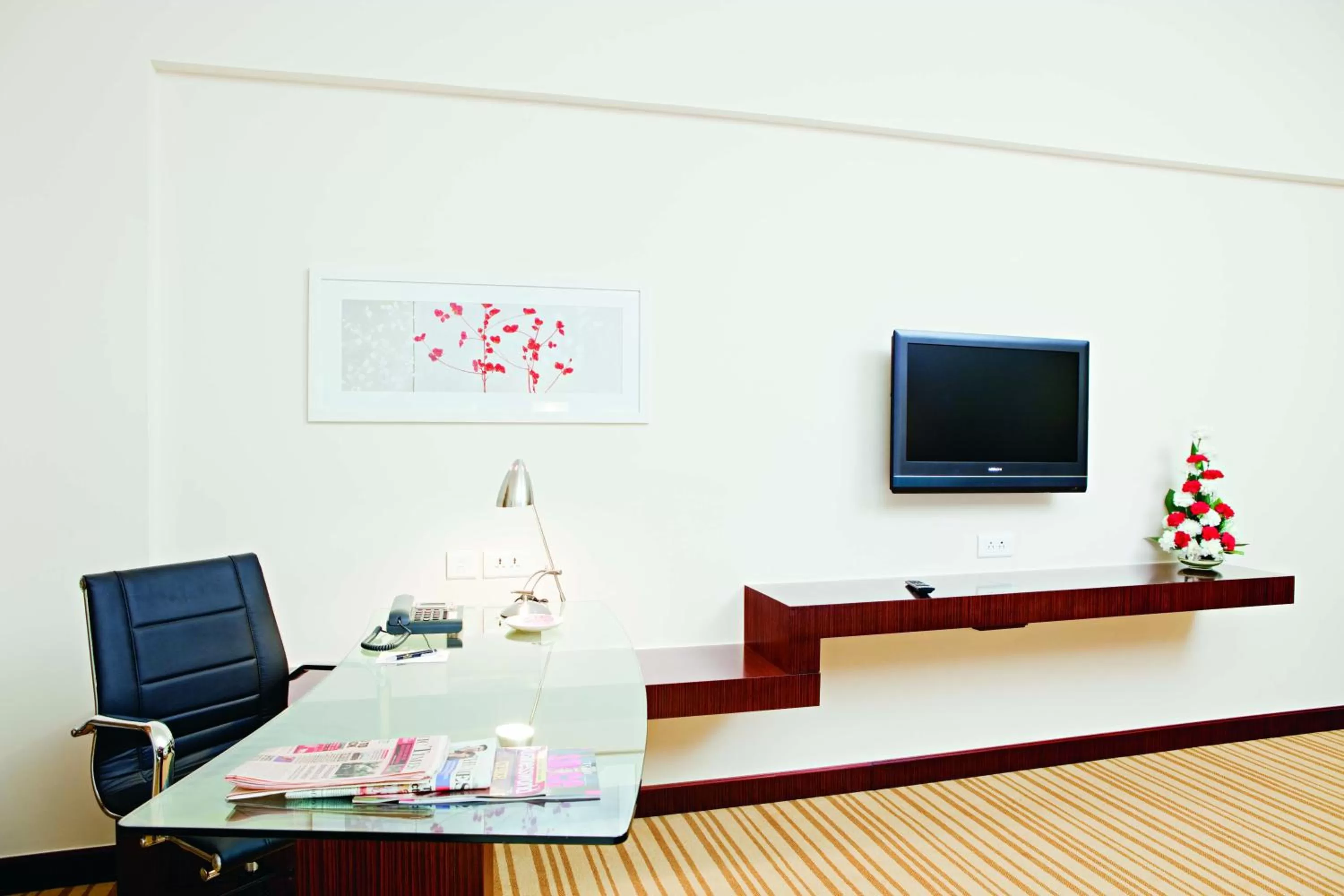 Seating area in Country Inn & Suites By Radisson, Sahibabad