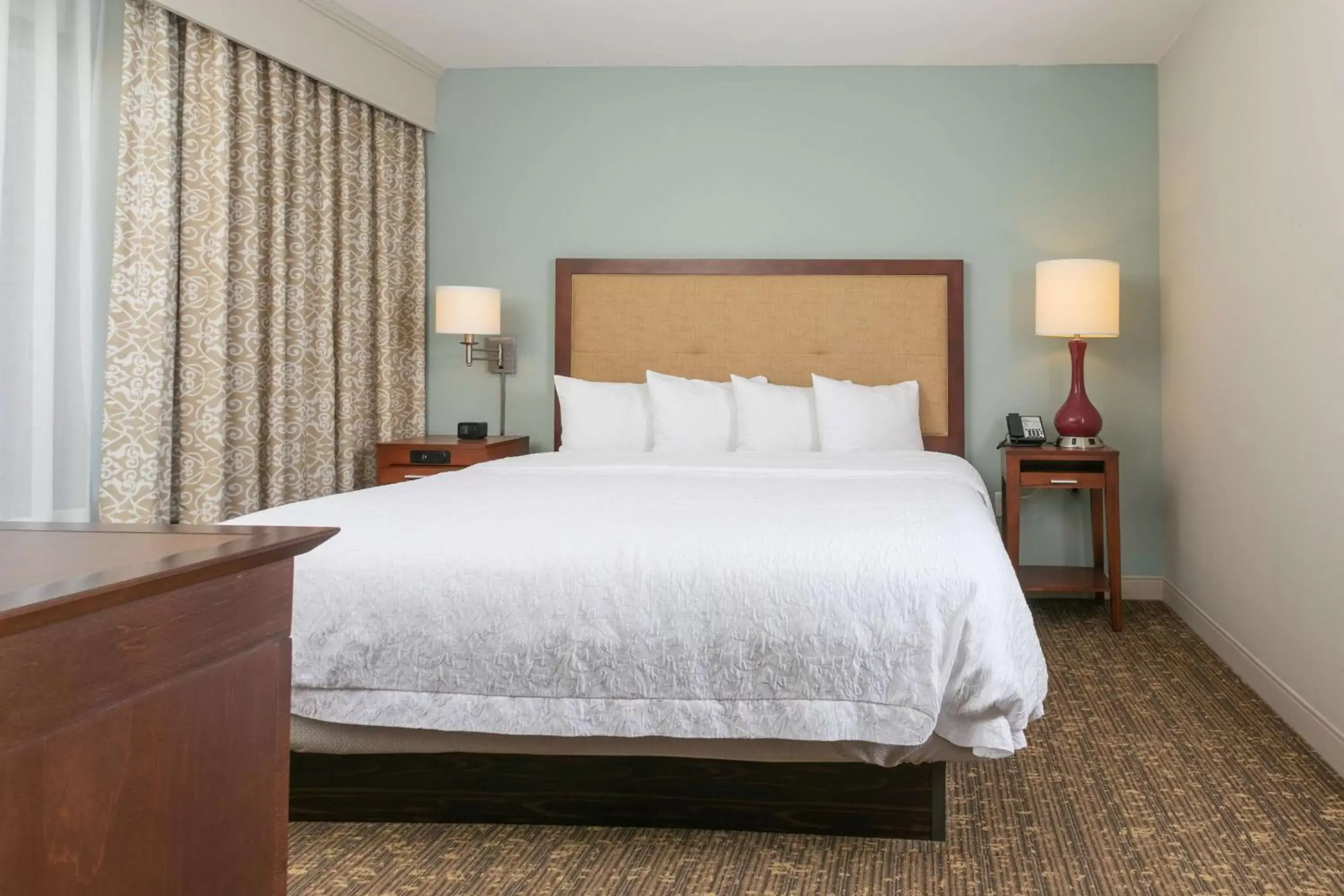 Bed in Hampton Inn & Suites Nashville-Green Hills