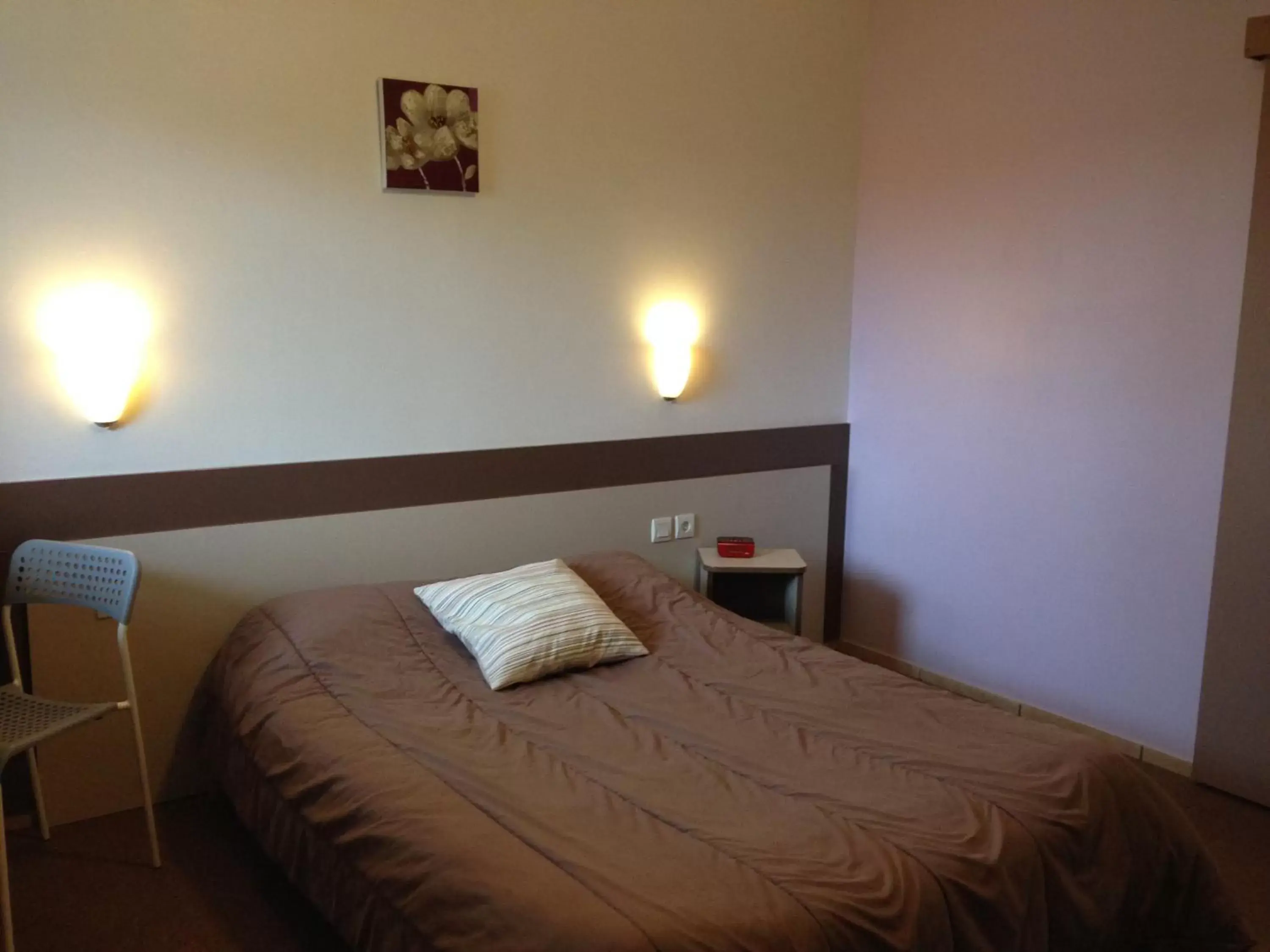 Shower, Bed in Hôtel Eco Chic Shower, Bed in Hôtel Eco Chic