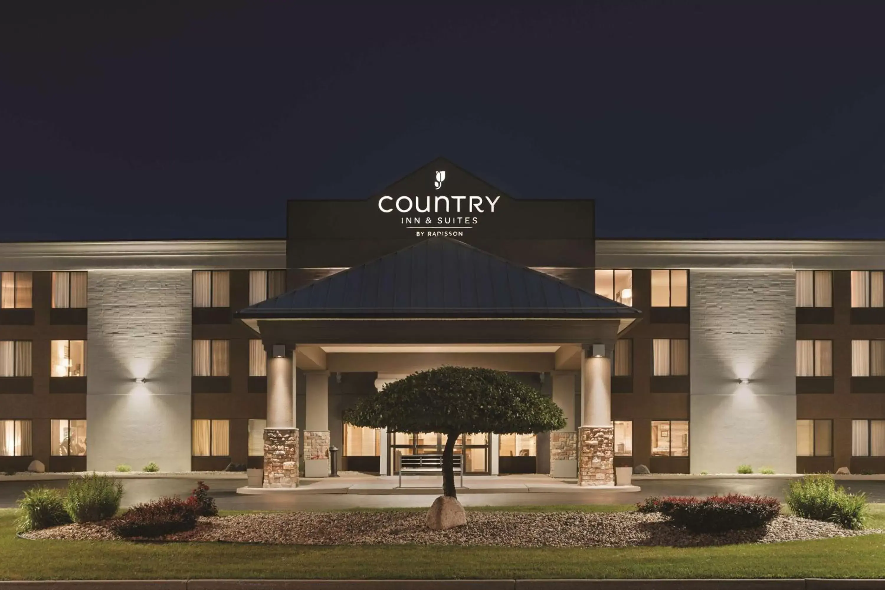 Property Building in Country Inn & Suites by Radisson, Mt. Pleasant-Racine West, WI