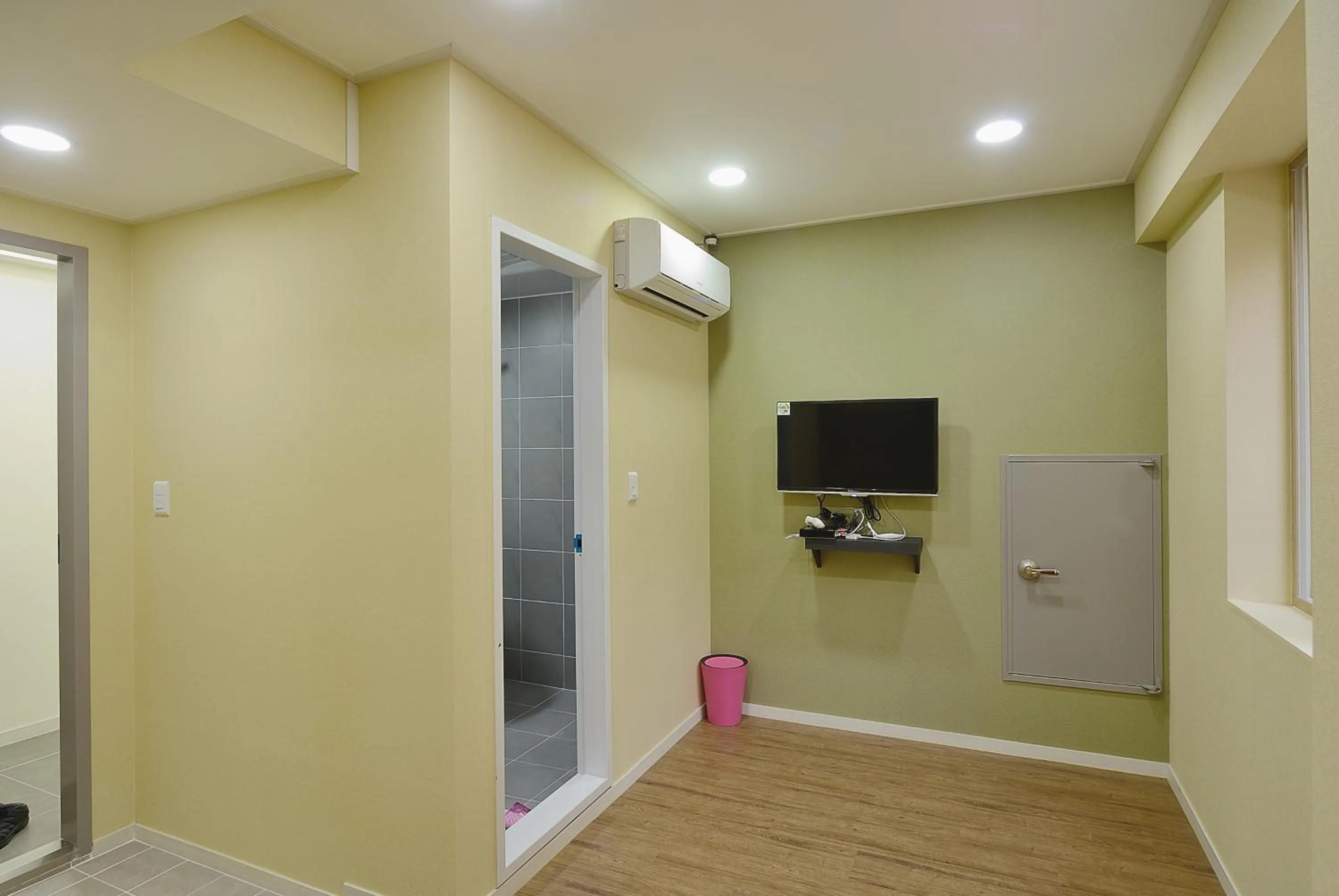 Photo of the whole room in Red Guesthouse