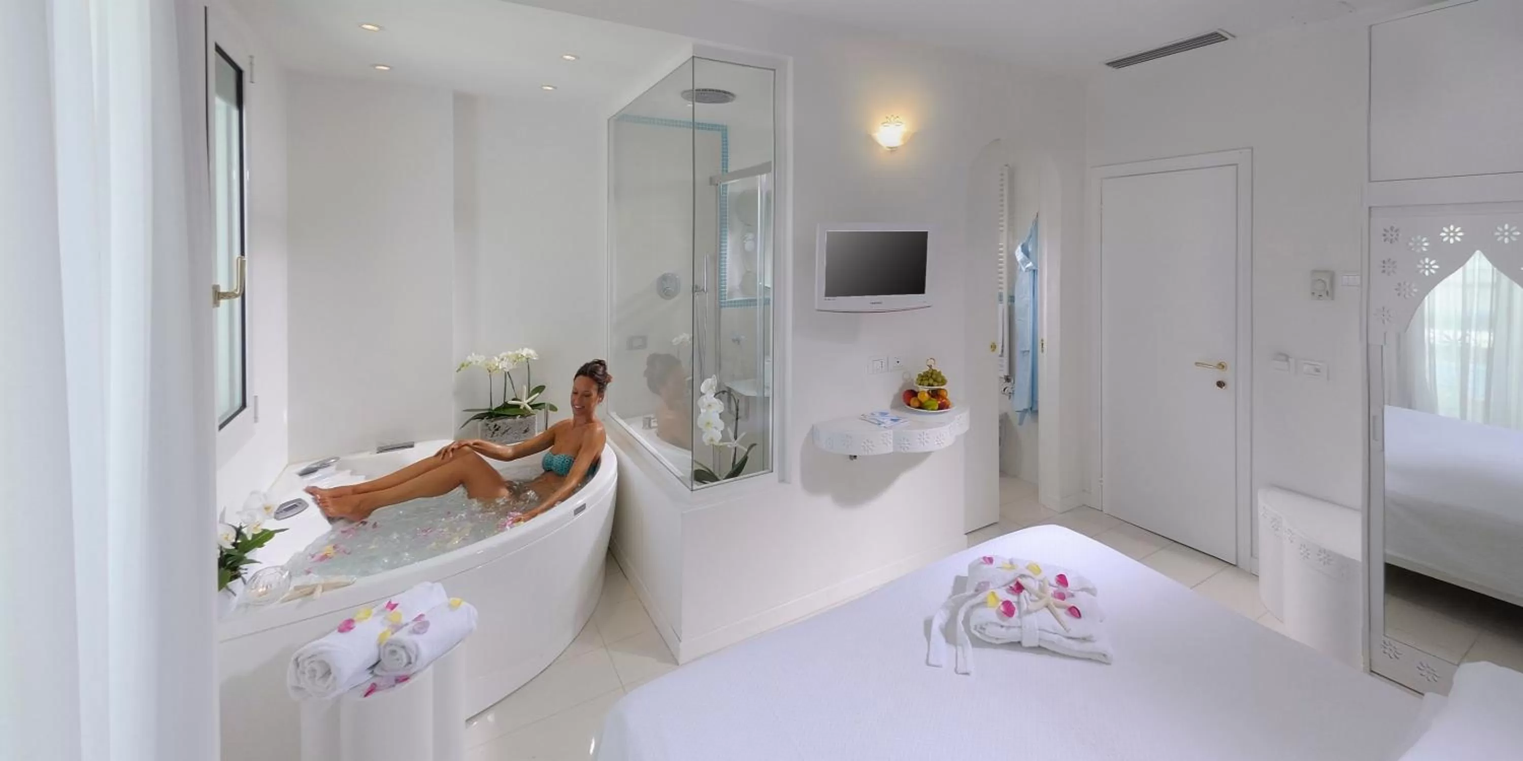 Photo of the whole room, Bed in Hotel Al Cavallino Bianco