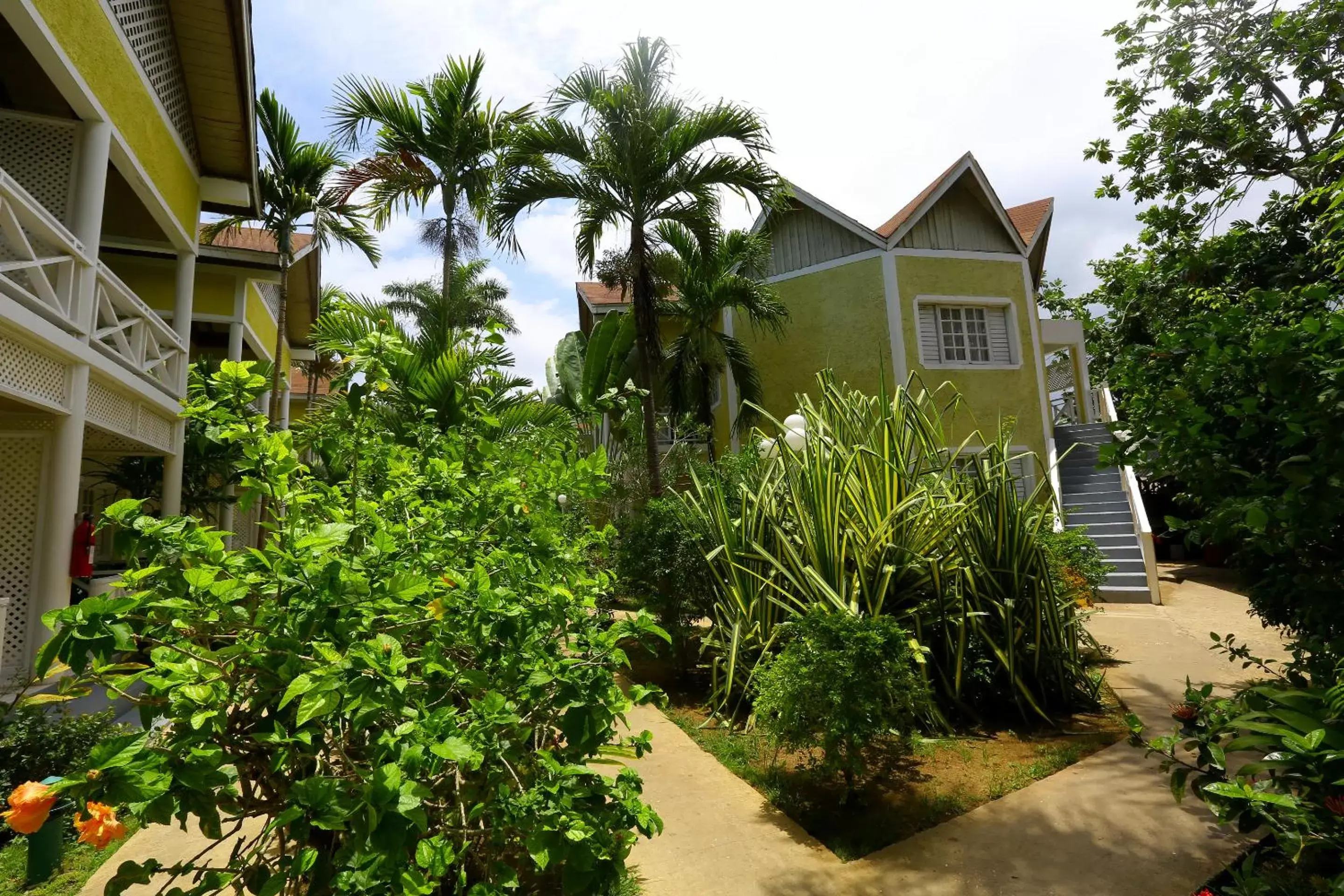 Garden, Property Building in Merrils Beach Resort II