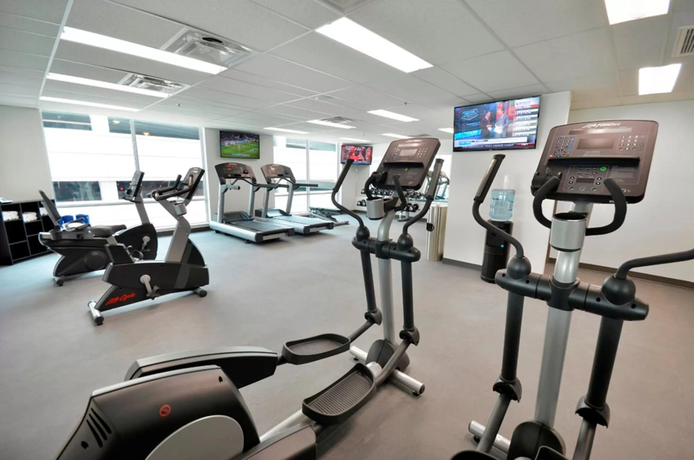 Fitness centre/facilities in The Grand Winnipeg Airport Hotel by Lakeview