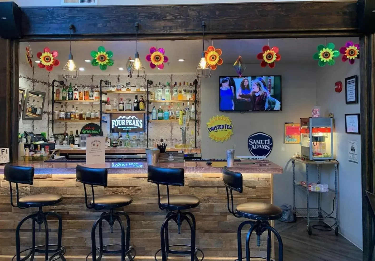 Lounge or bar in GreenTree Inn & Suites Pinetop Lounge or bar in GreenTree Inn & Suites Pinetop