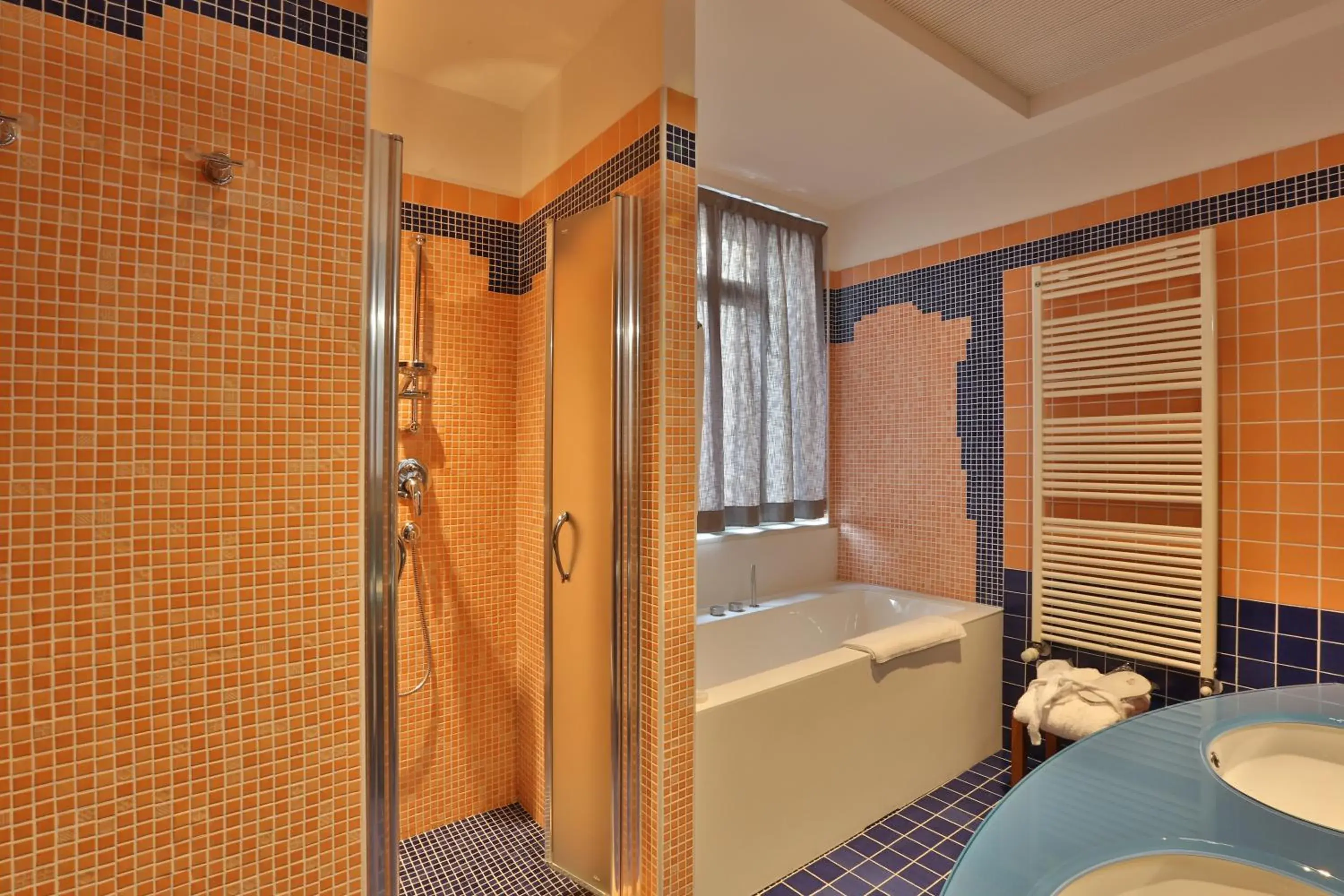 Shower, Bathroom in Palace Hotel Moderno