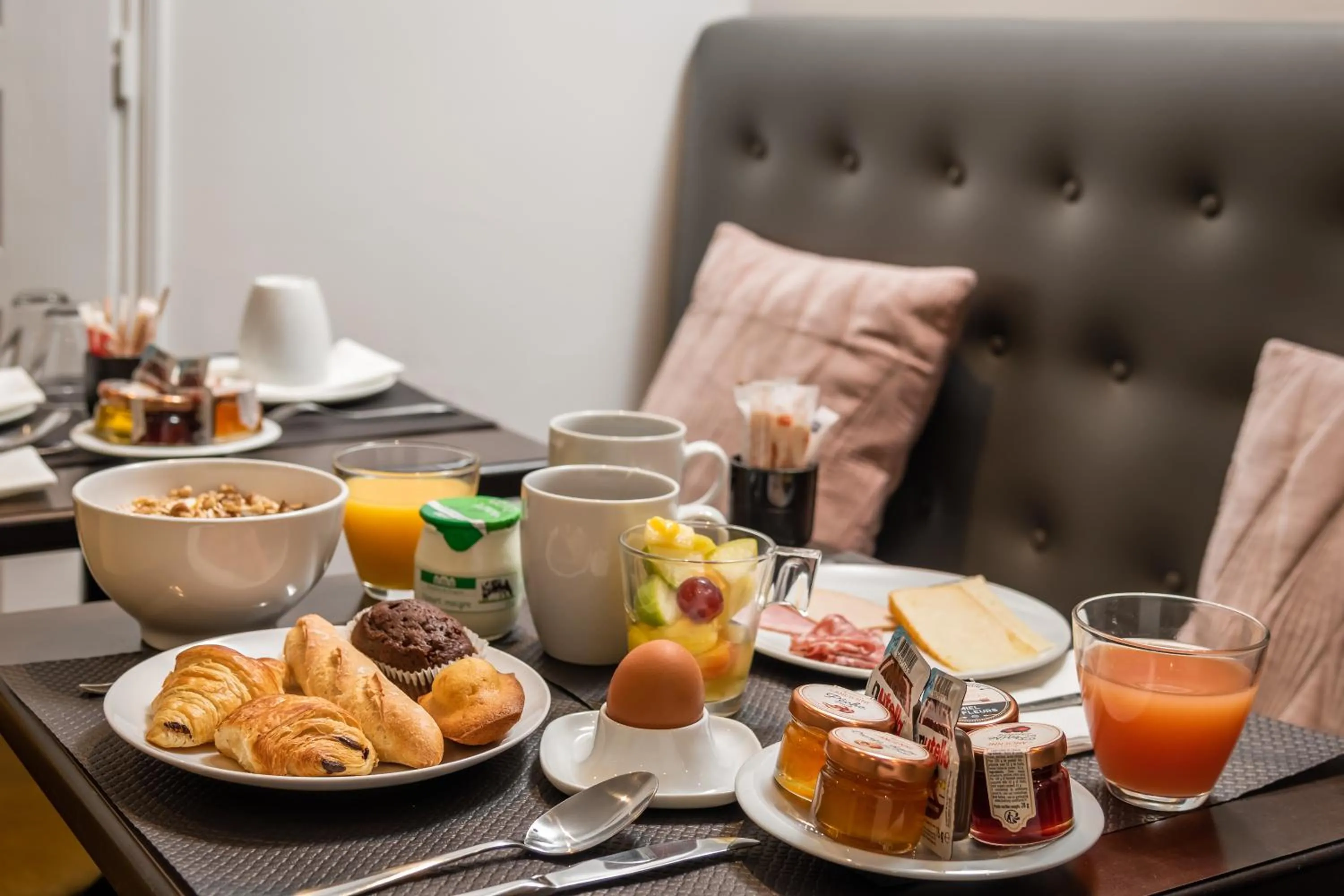 Buffet breakfast in Arc De Triomphe